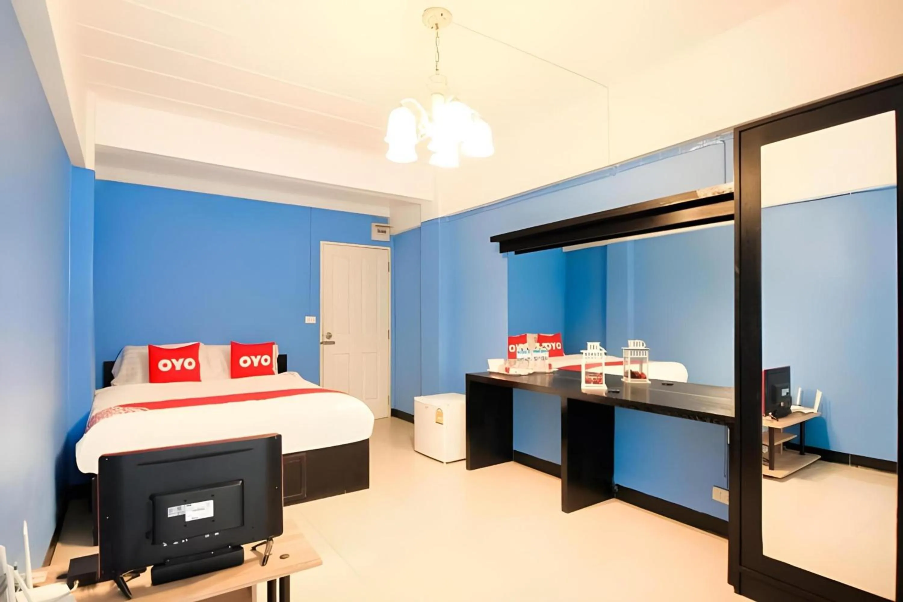 Photo of the whole room, Bed in Super OYO 427 Chill Apartment