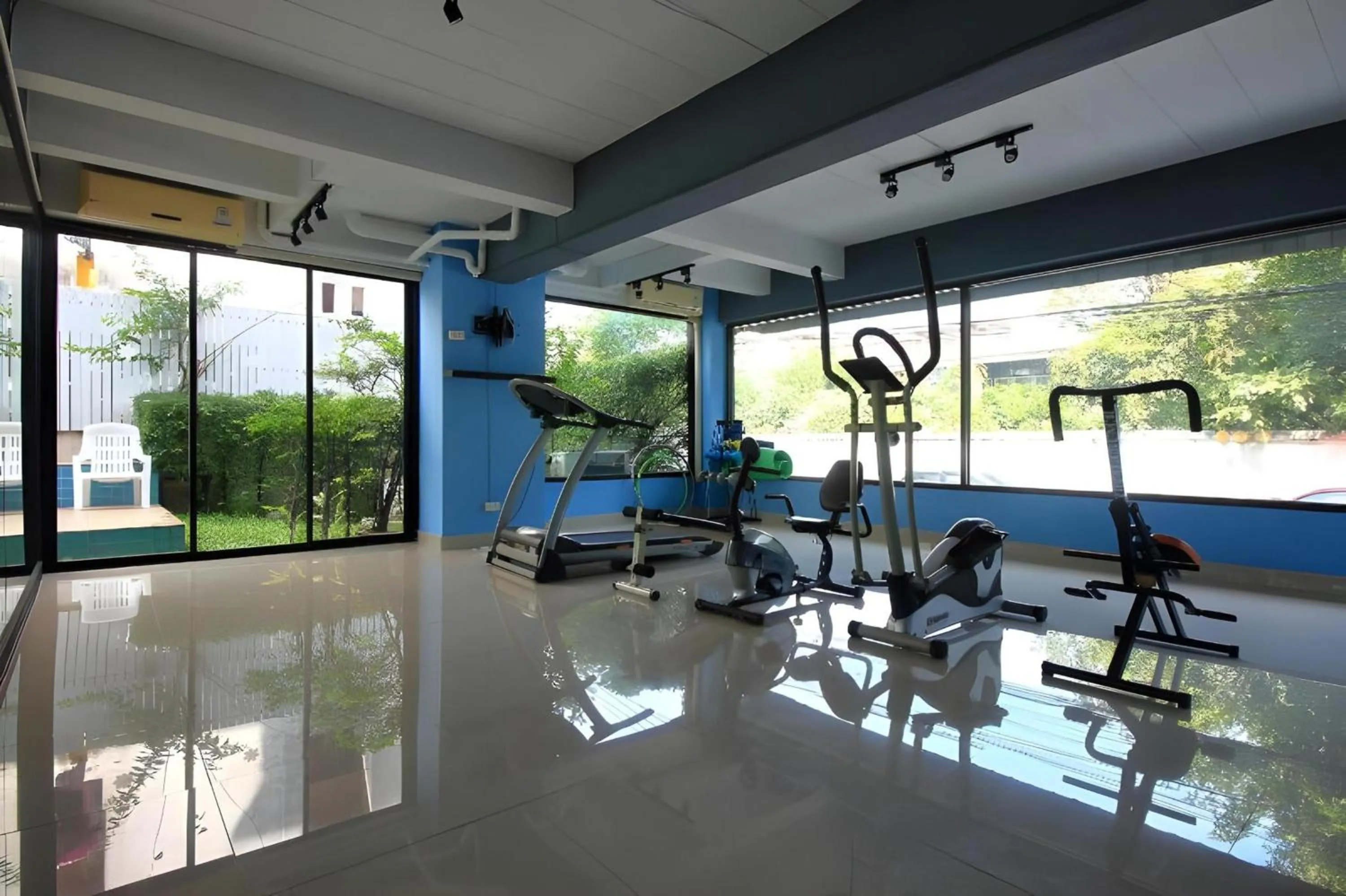 Fitness centre/facilities in Super OYO 427 Chill Apartment