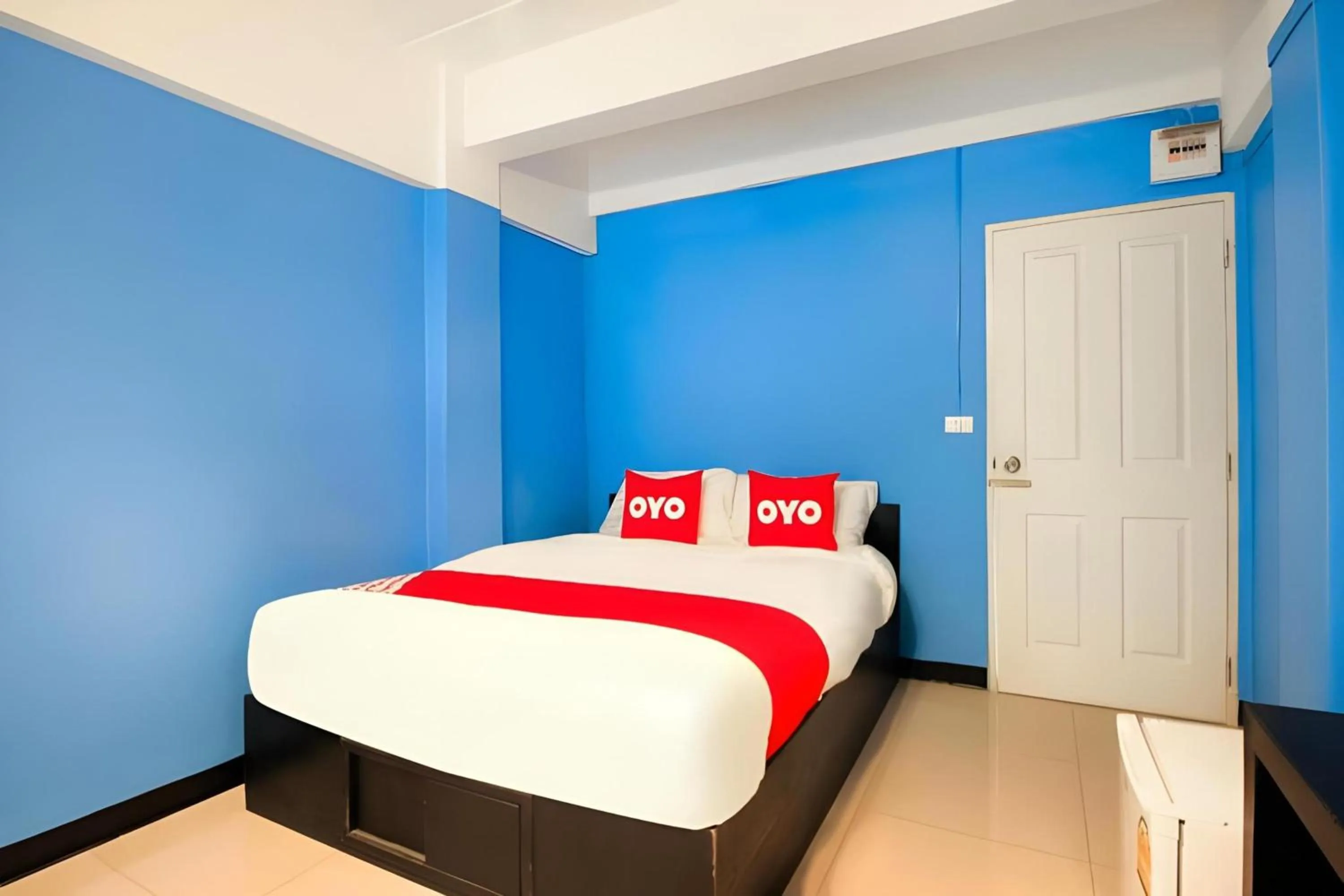 Photo of the whole room, Bed in Super OYO 427 Chill Apartment