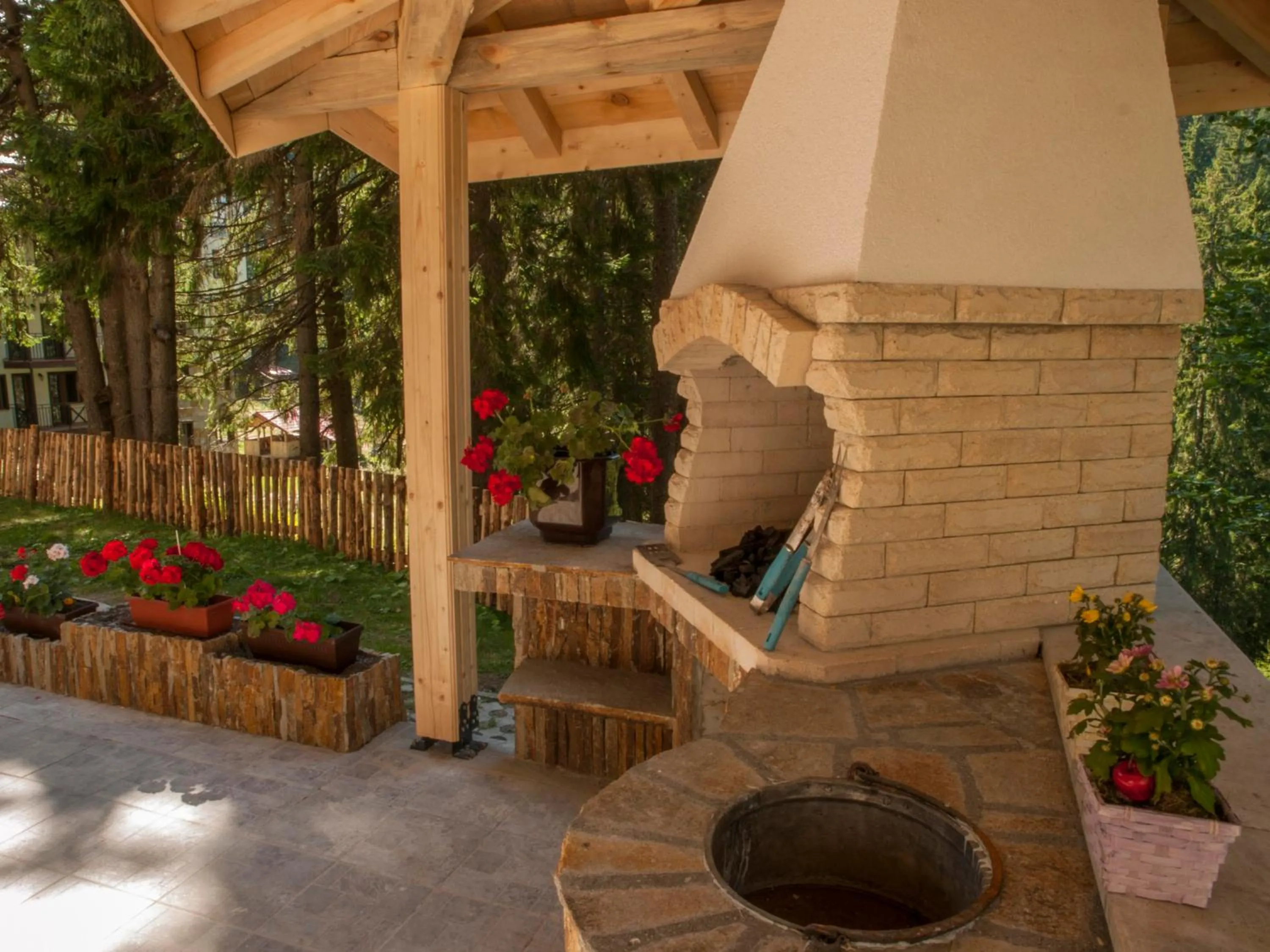 Garden in Green Life Family Apartments Pamporovo