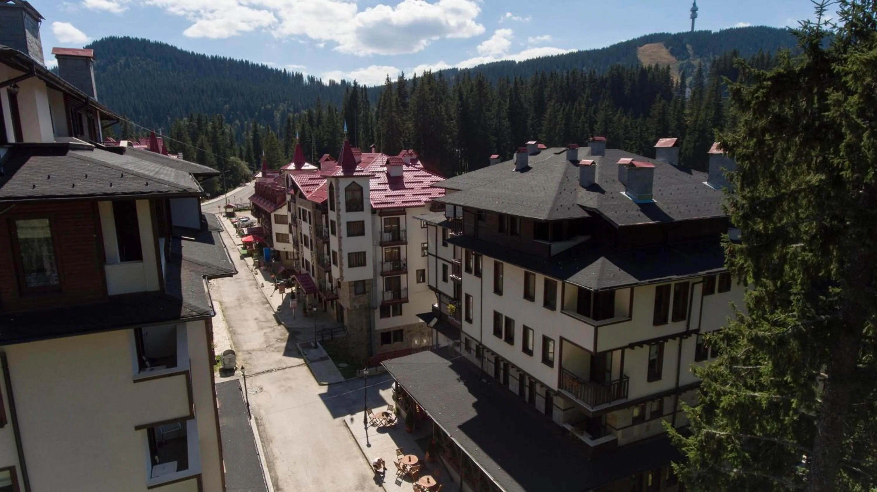 Property building in Green Life Family Apartments Pamporovo