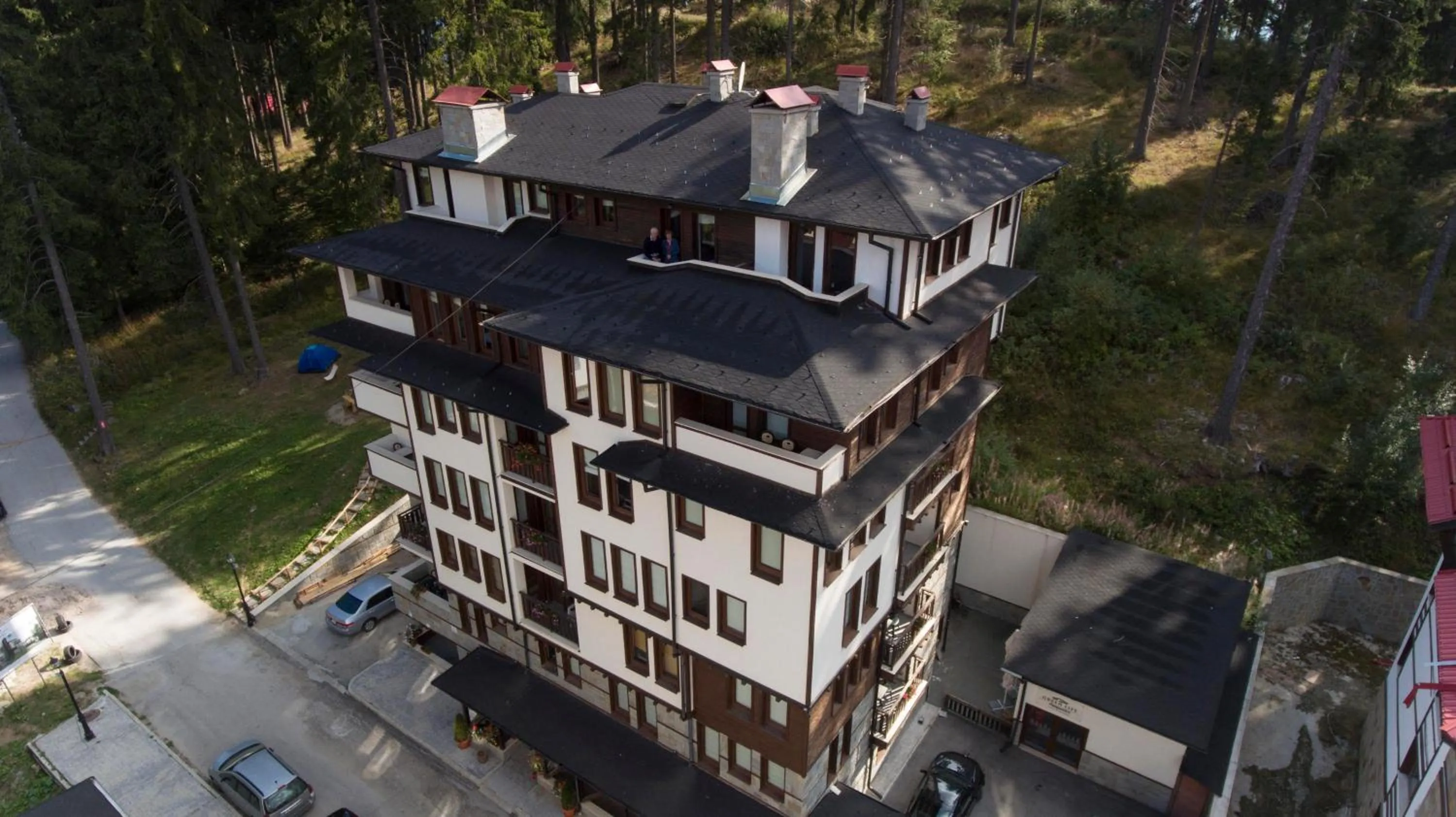 Property building in Green Life Family Apartments Pamporovo