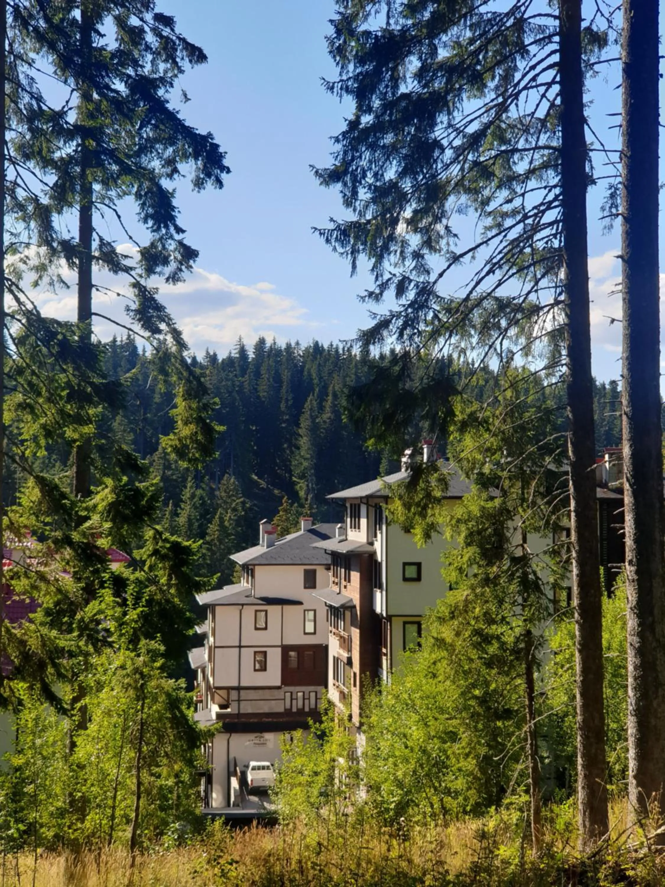 Property building in Green Life Family Apartments Pamporovo