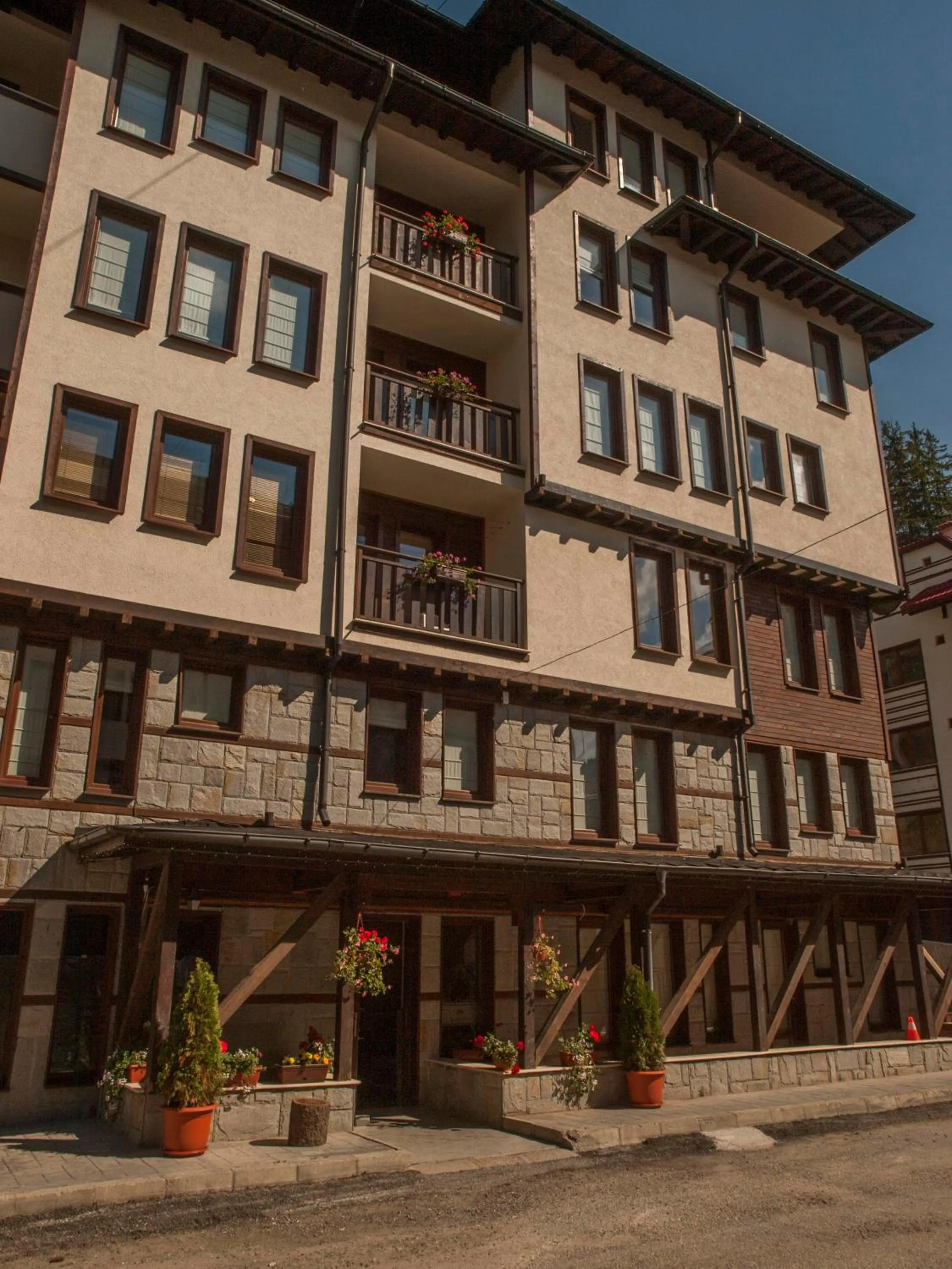 Property building in Green Life Family Apartments Pamporovo