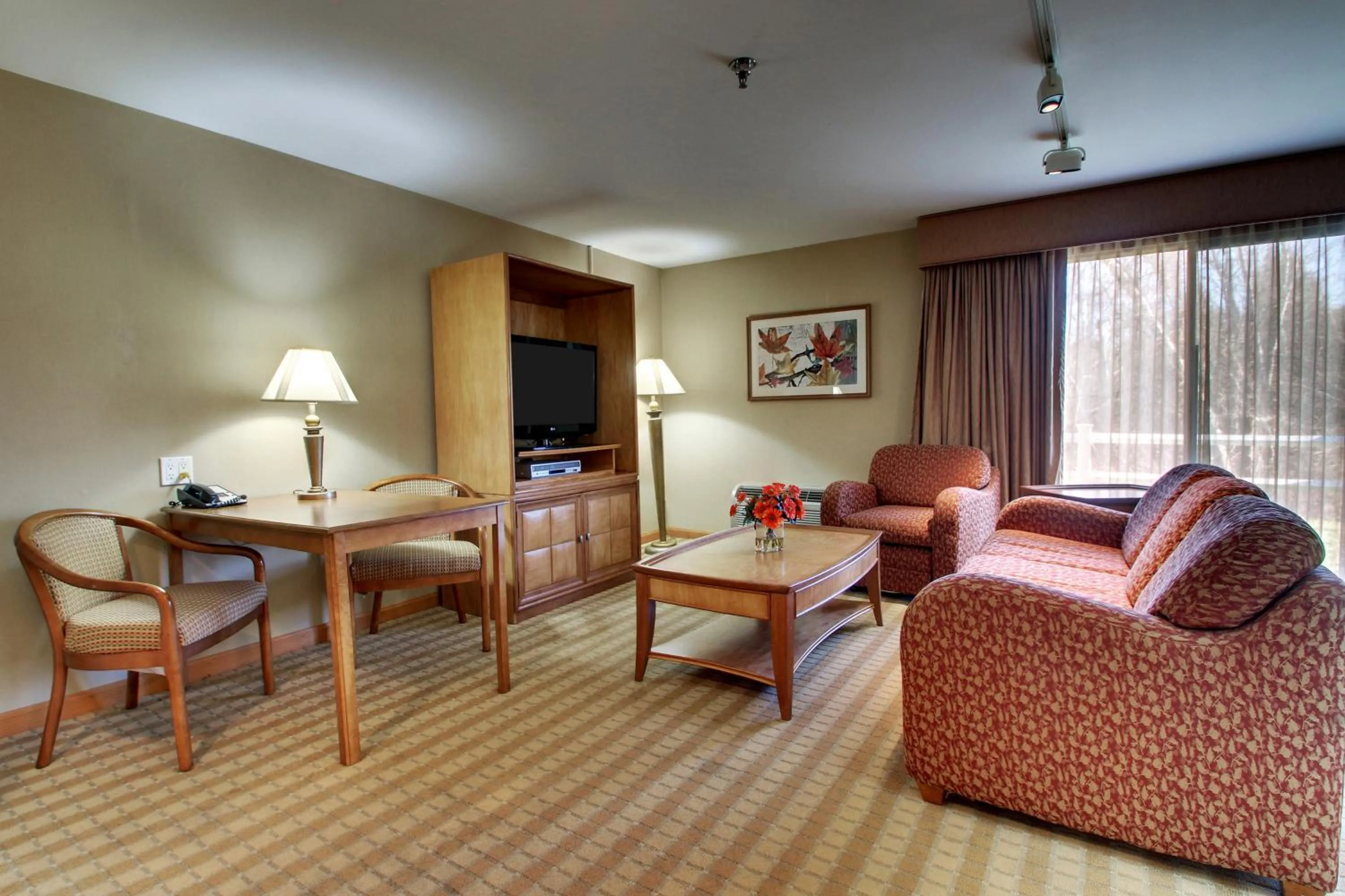 Living room, Seating Area in Best Western at Historic Concord