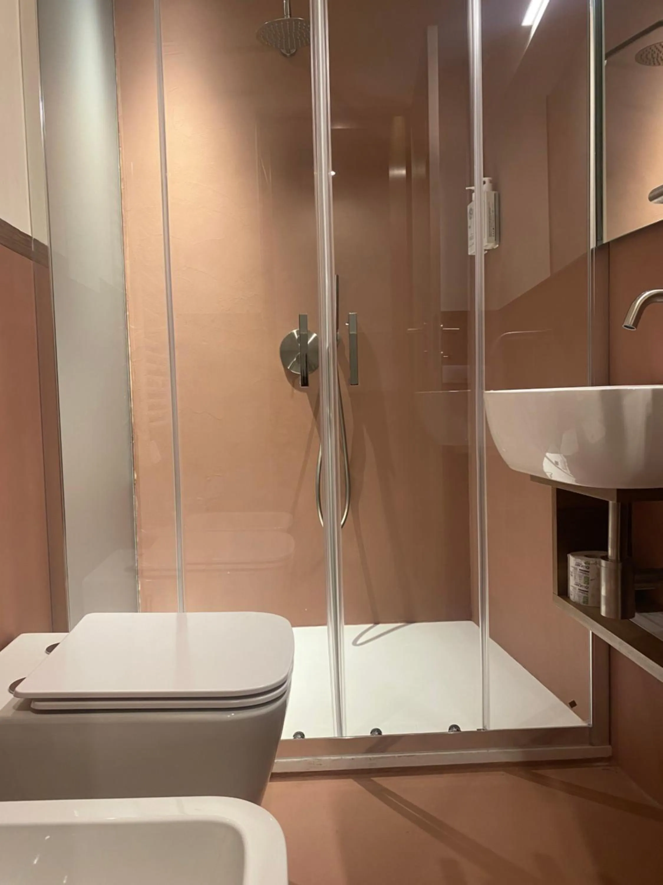 Shower in Palazzo Brunaccini Boutique Hotel
