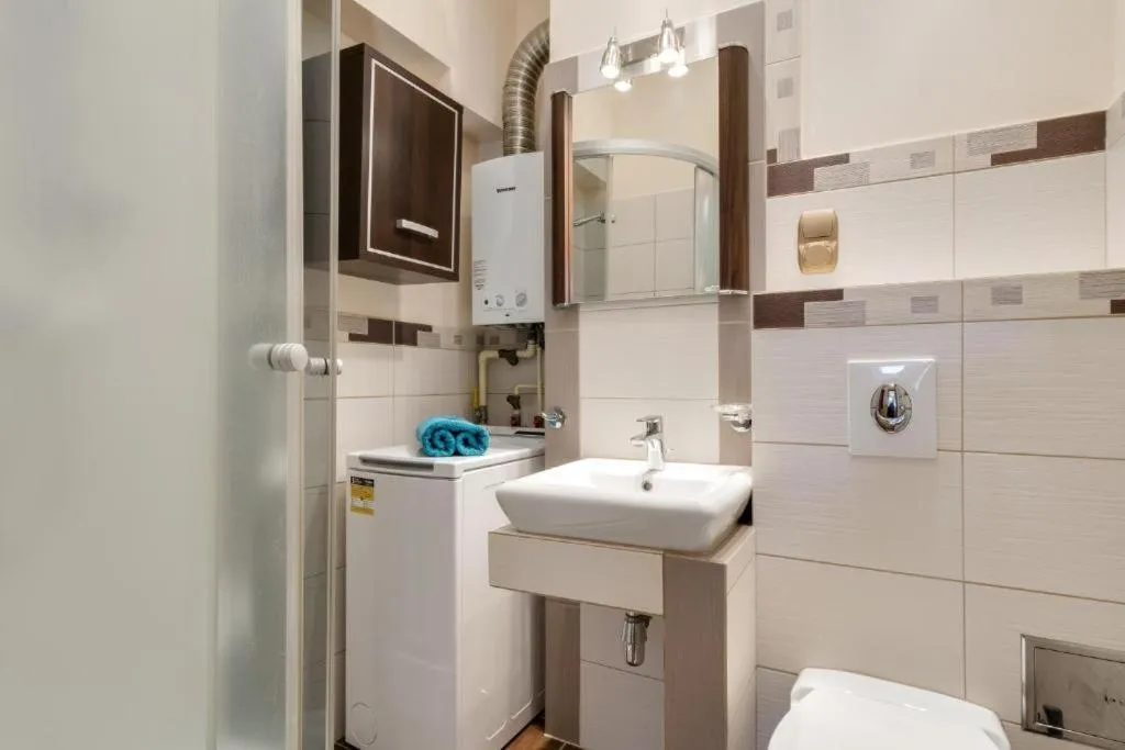 Shower in Elite Apartments Korzenna City Center