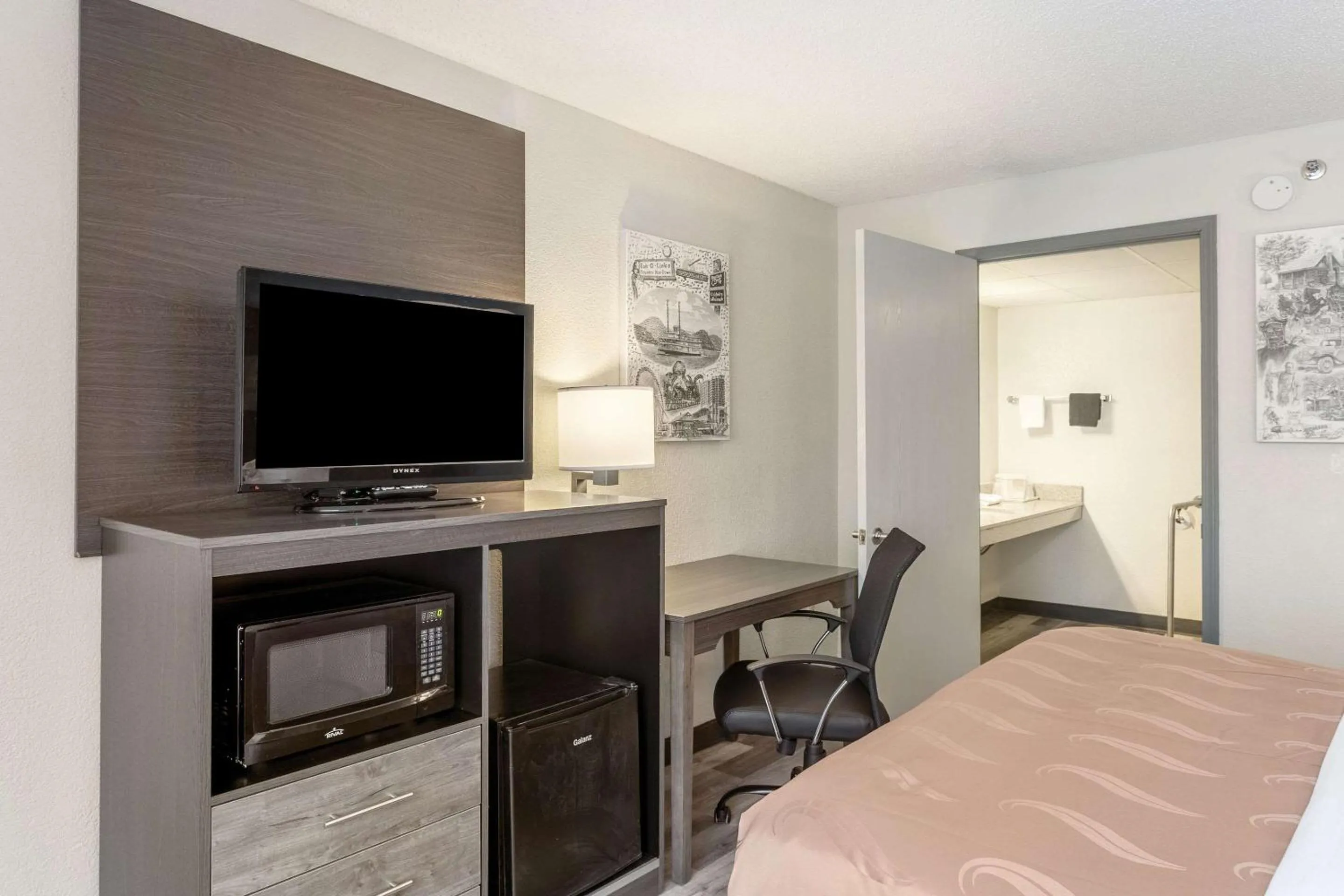 Bedroom, Bed in Quality Inn Branson On the Strip