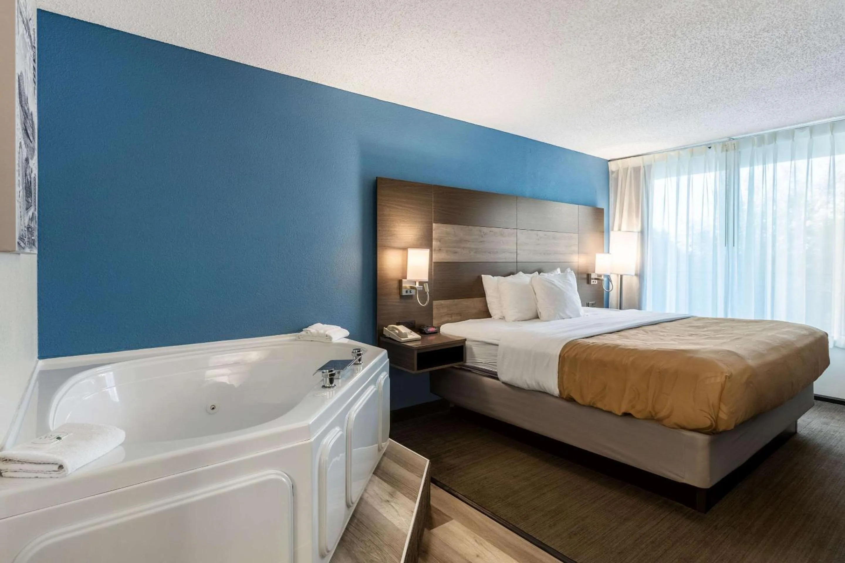 Bedroom, Bed in Quality Inn Branson On the Strip