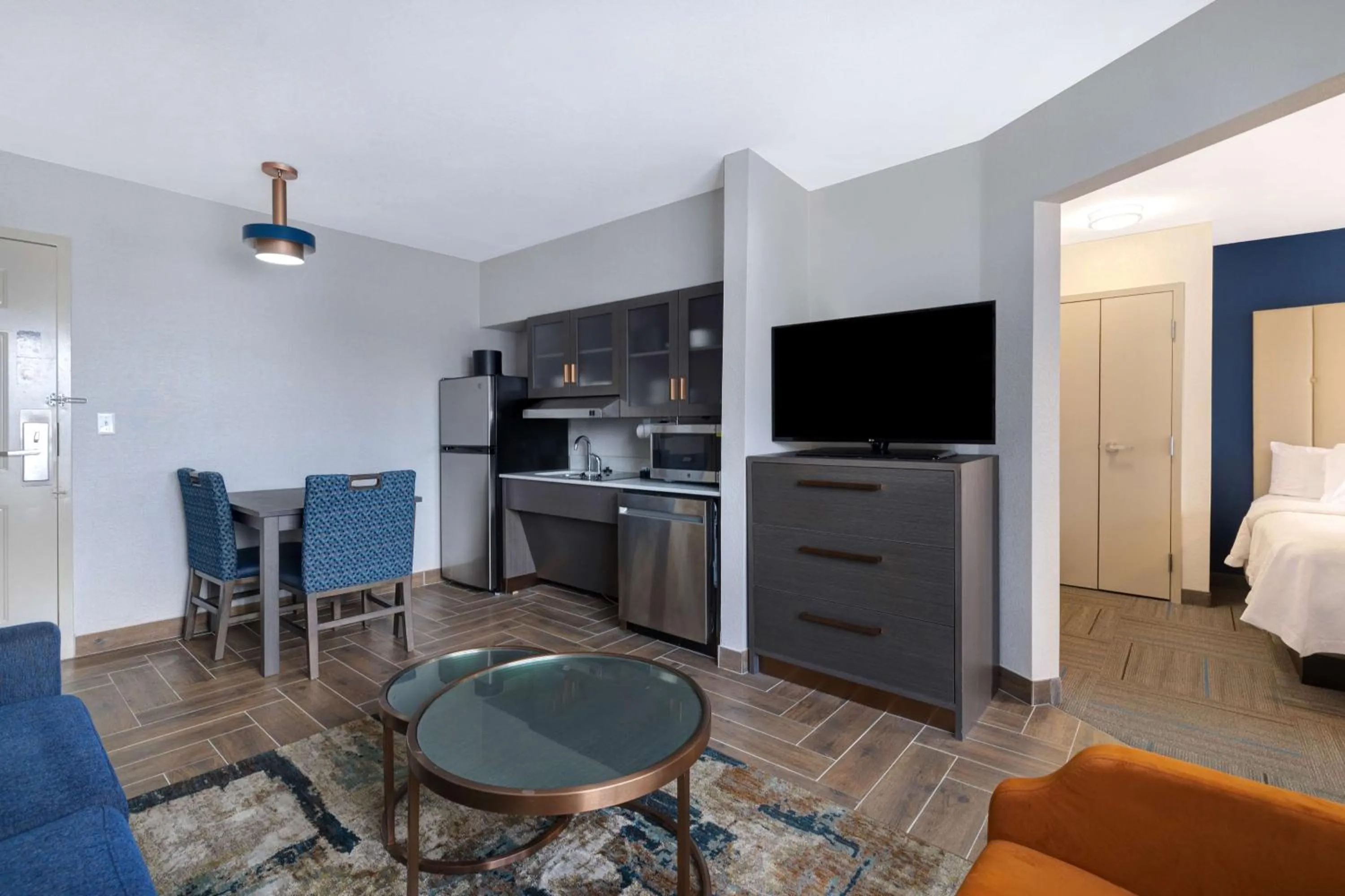 Living room, Bed in Homewood Suites by Hilton Jackson-Ridgeland