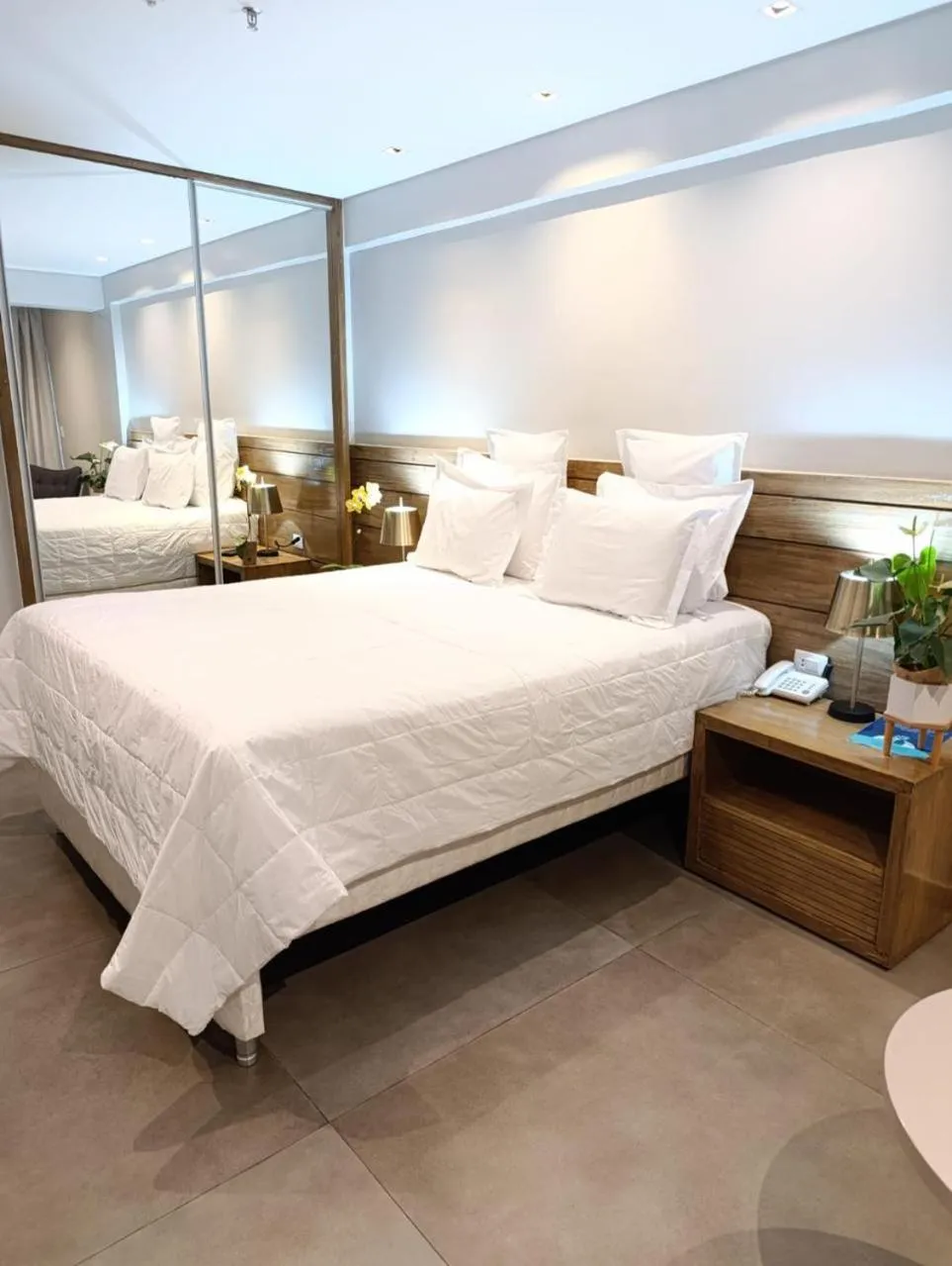 Bed in Hotel Le Pelican