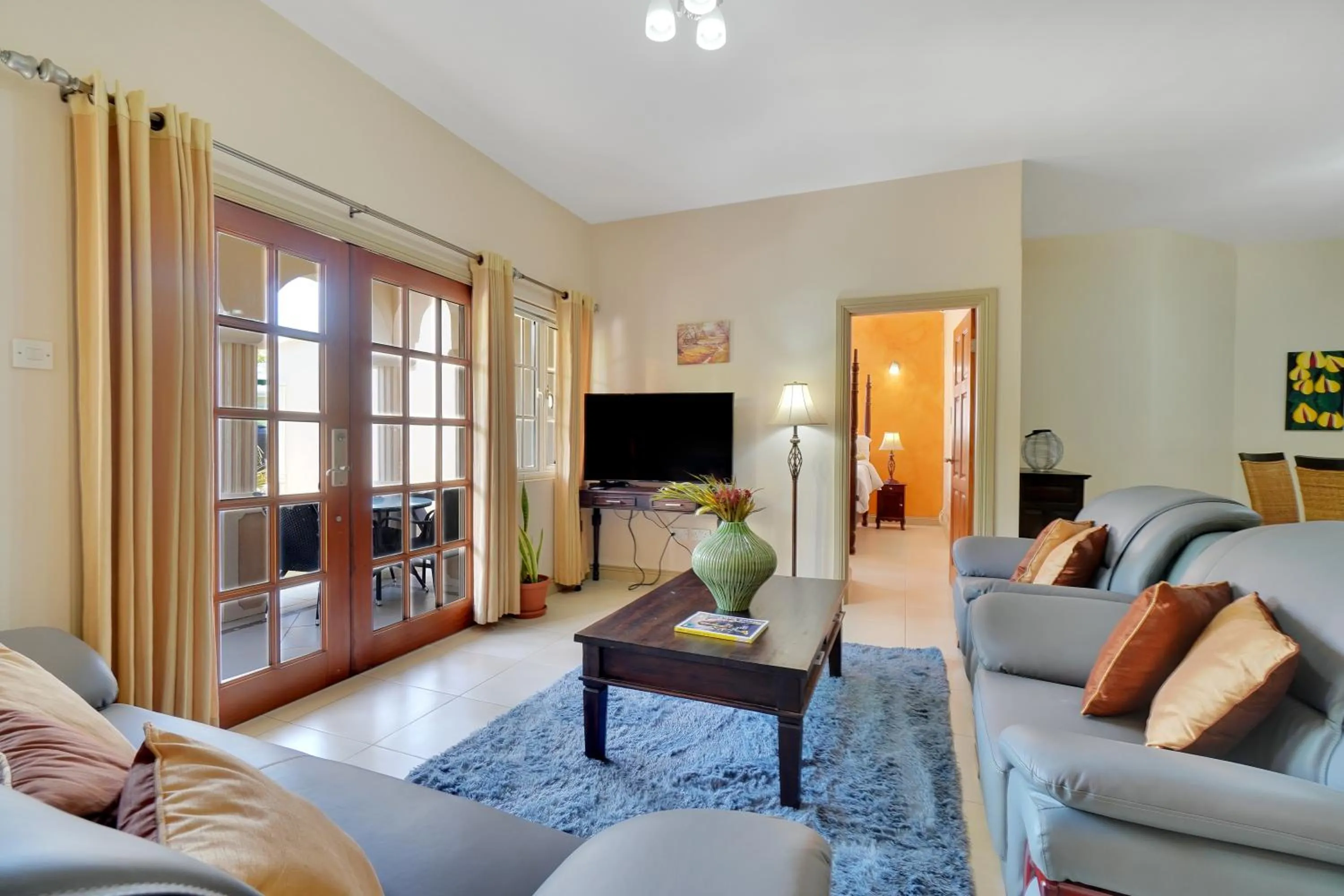 TV and multimedia in Mandela Court Suites Grenada