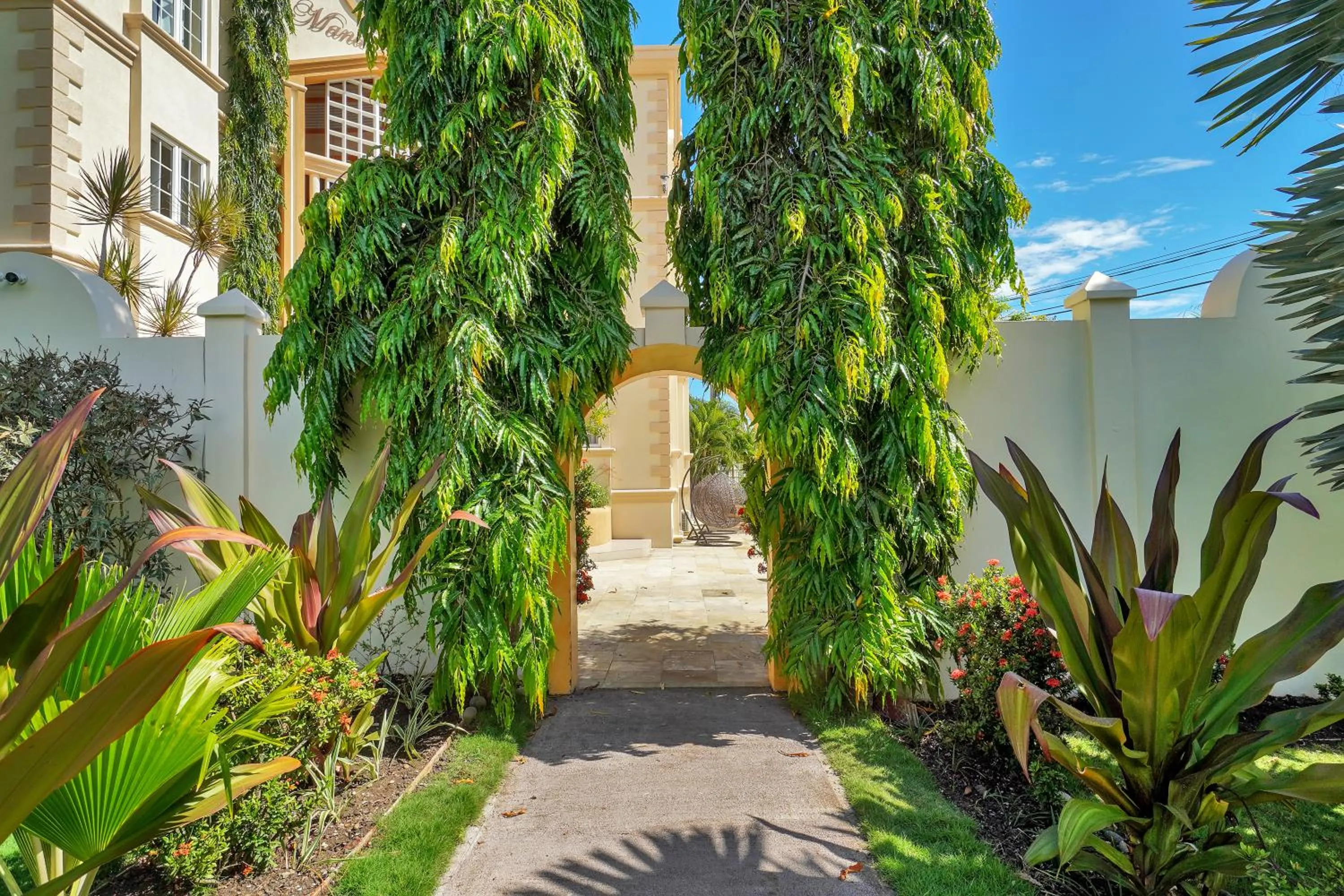 Facade/entrance in Mandela Court Suites Grenada