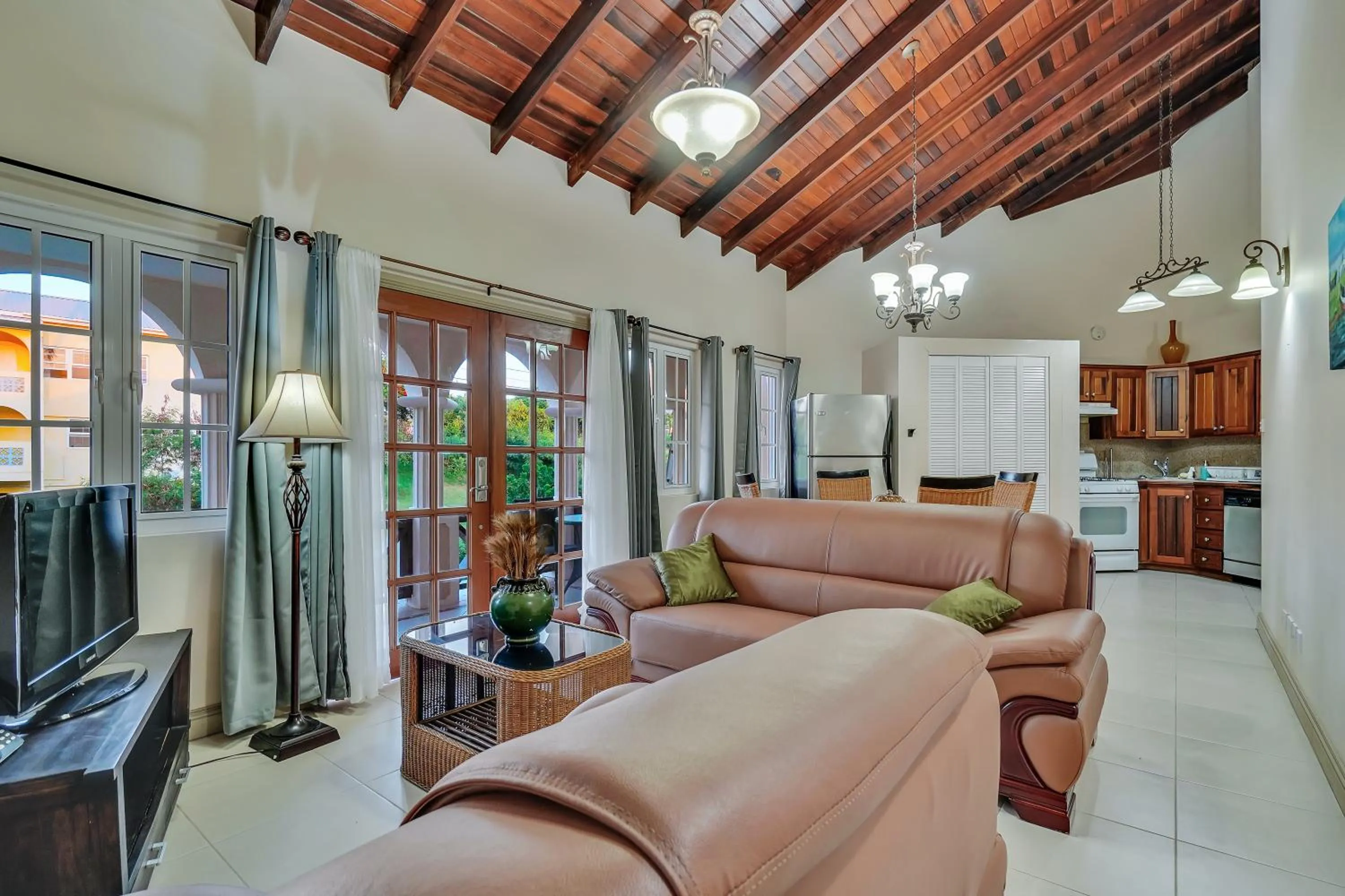 TV and multimedia in Mandela Court Suites Grenada