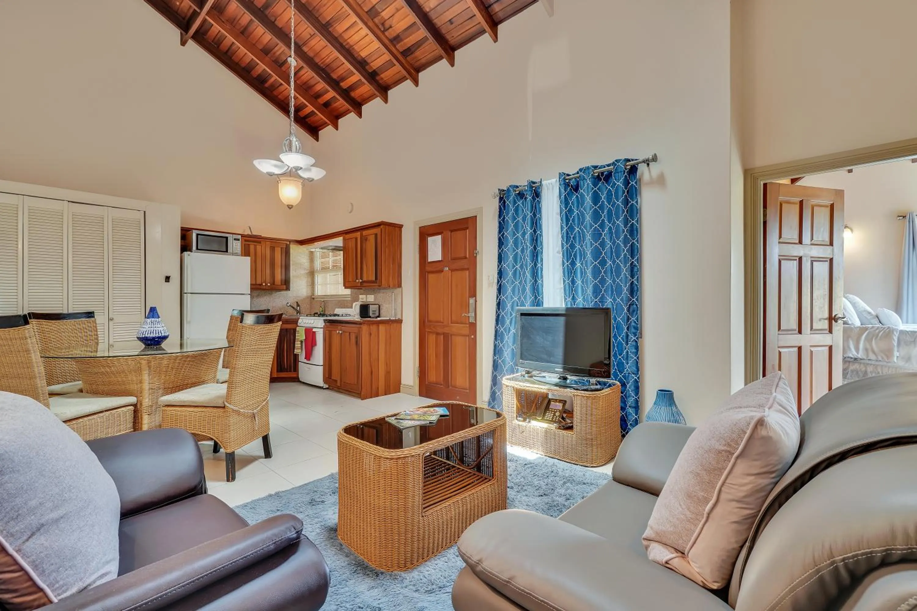 TV and multimedia in Mandela Court Suites Grenada