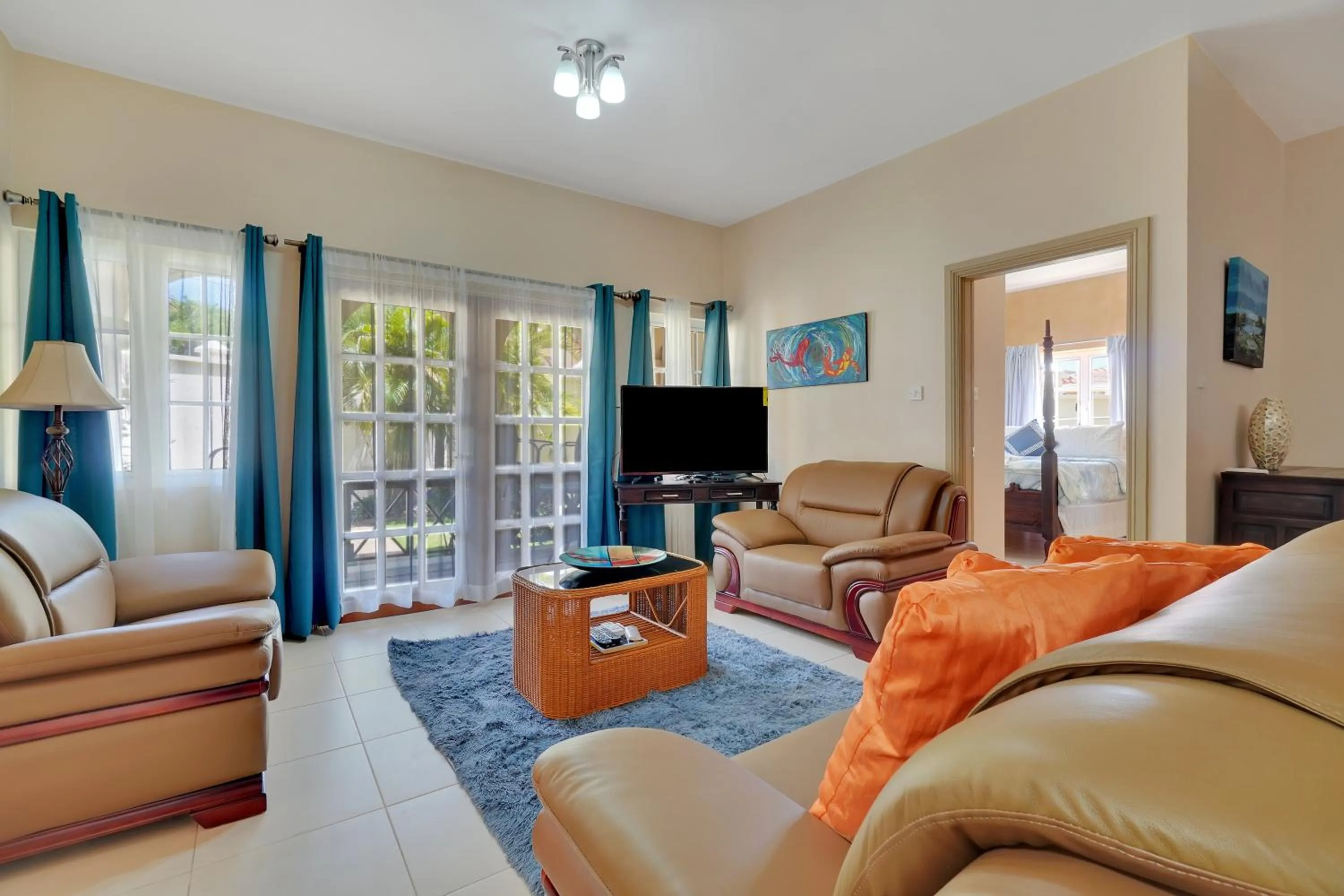 TV and multimedia in Mandela Court Suites Grenada