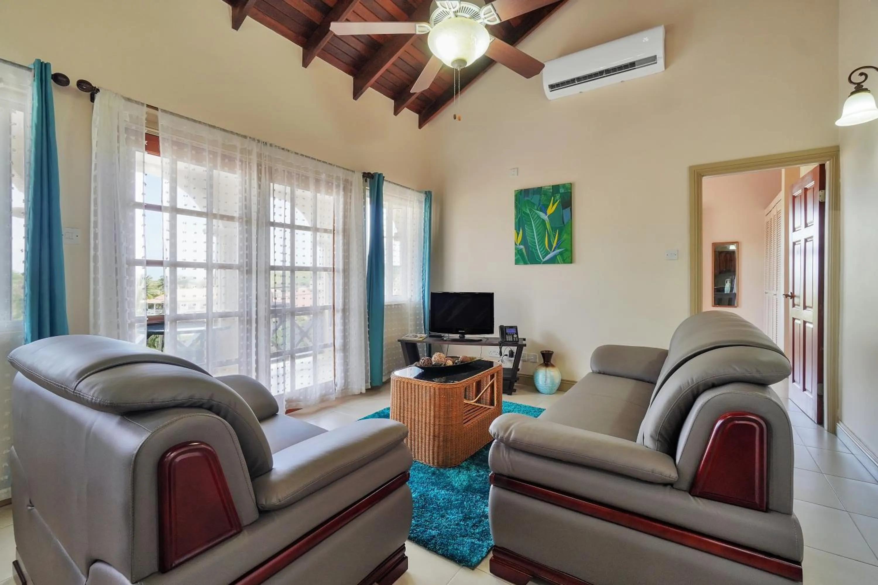 TV and multimedia in Mandela Court Suites Grenada