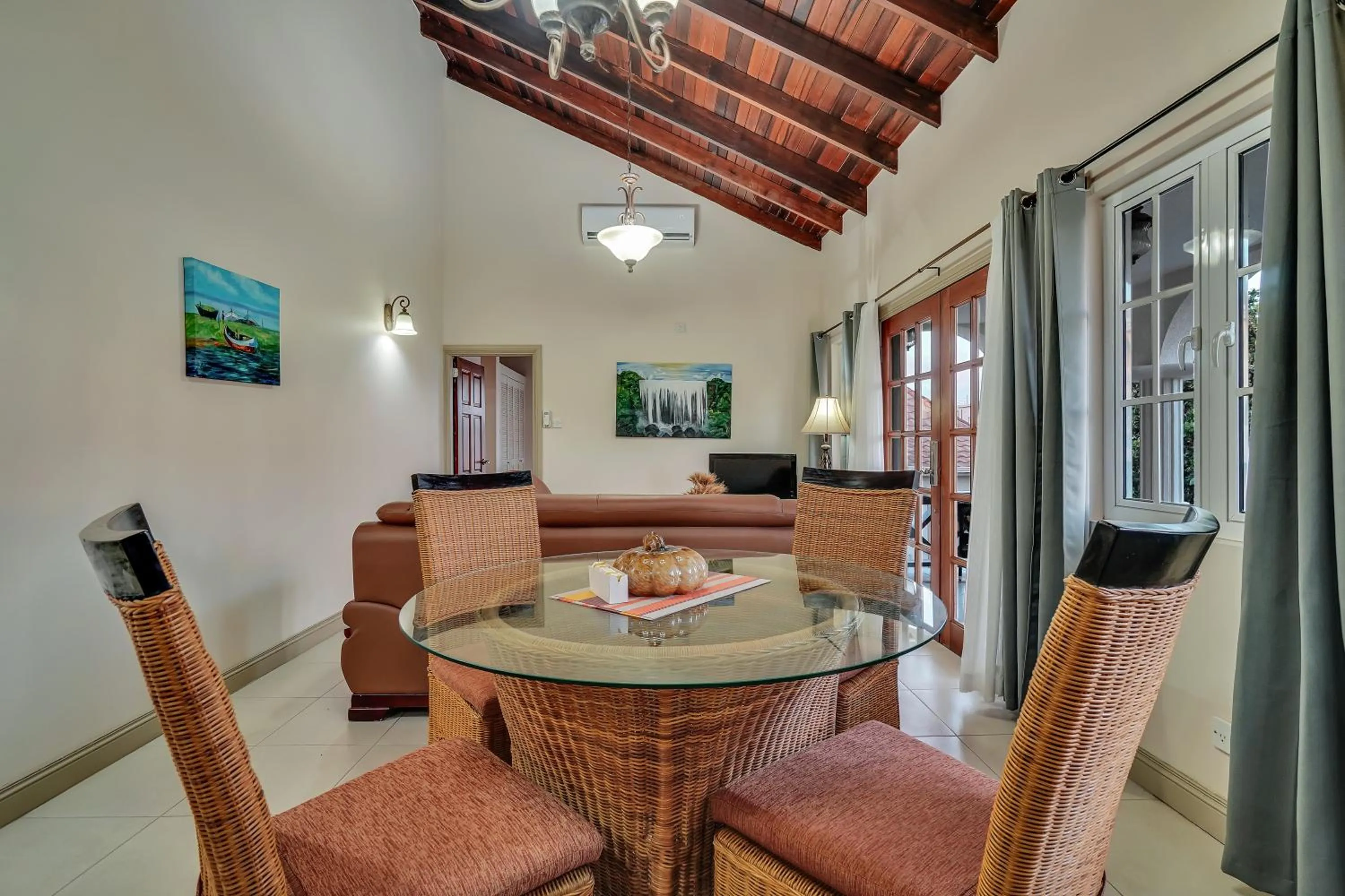 TV and multimedia in Mandela Court Suites Grenada