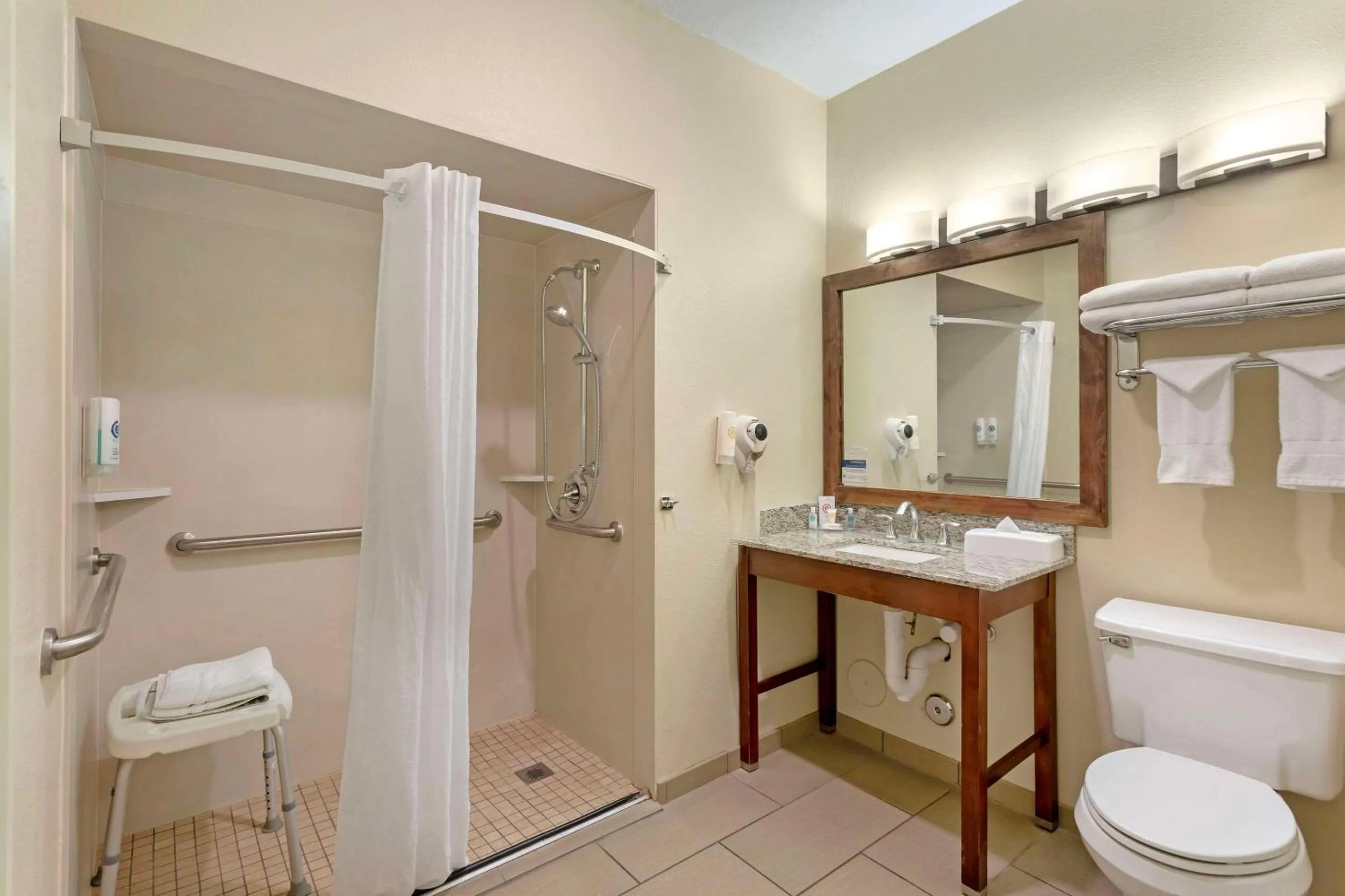 Bedroom in Comfort Inn Richfield I-70