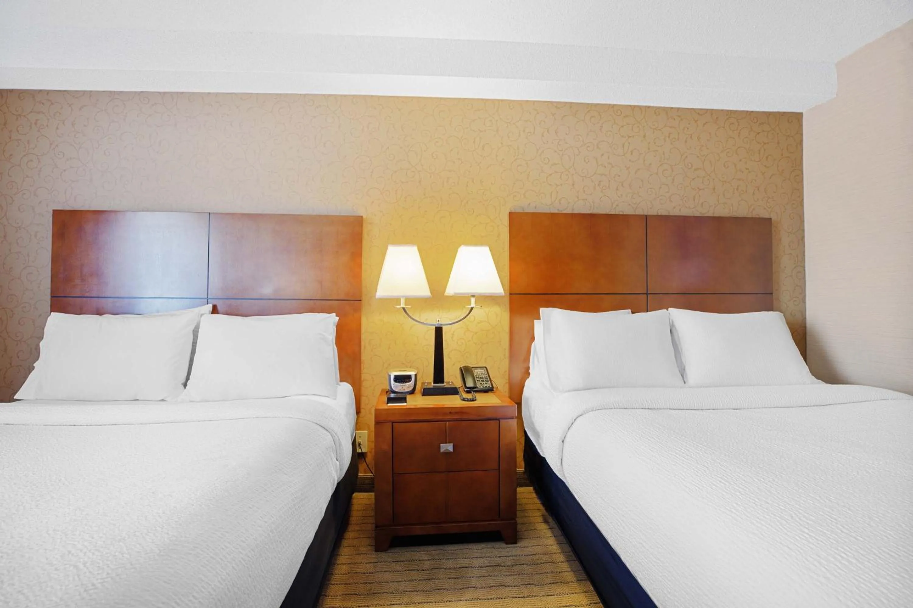 Photo of the whole room, Bed in Sandman Hotel & Suites London Downtown