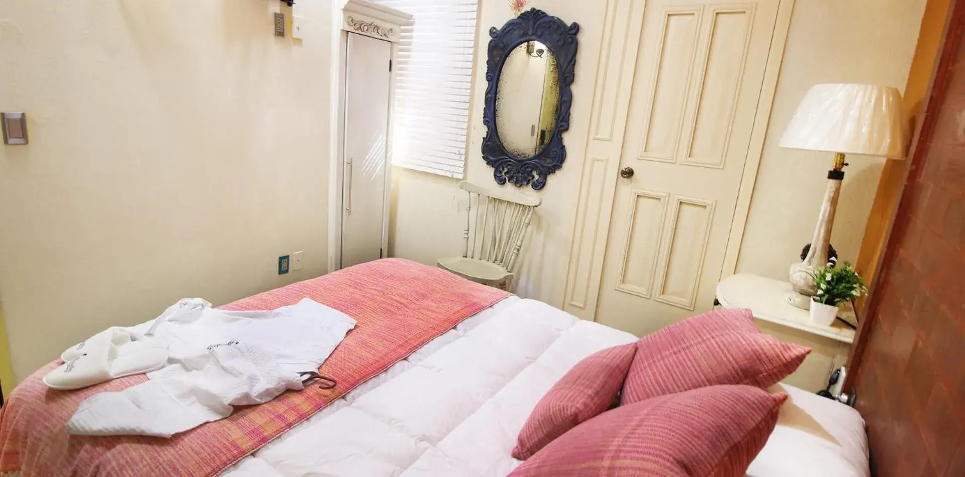 Queen Room in Alondra Hotel Boutique Queen Room in Alondra Hotel Boutique