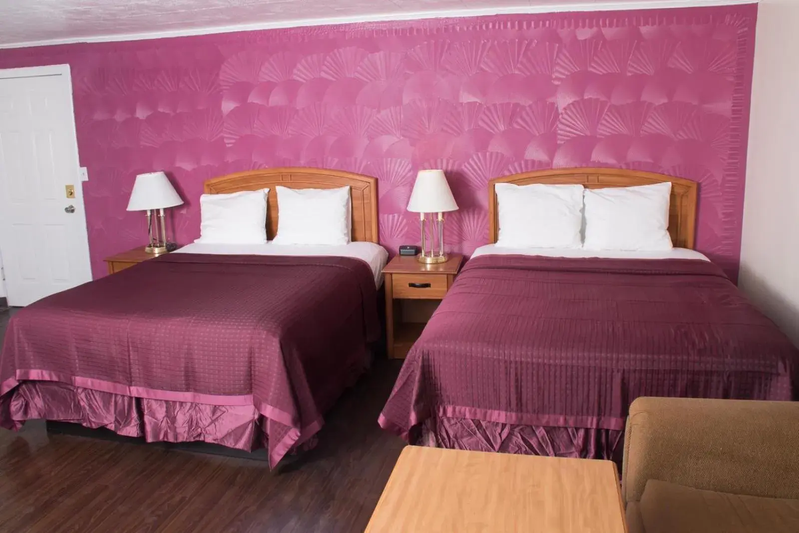 Deluxe Double Room with Extra Bed in Budget Inn Deluxe Double Room with Extra Bed in Budget Inn