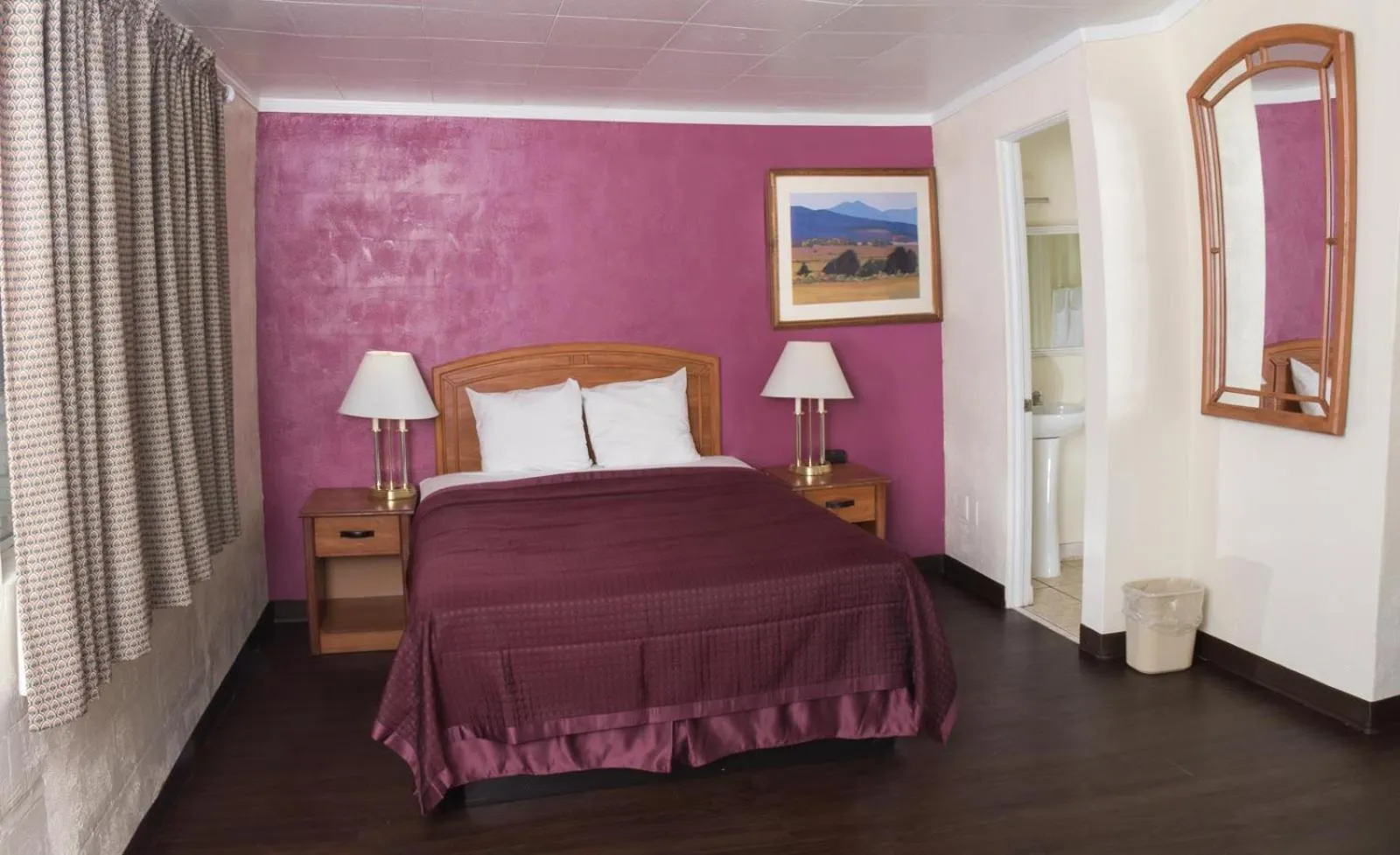 Property building, Bed in Budget Inn