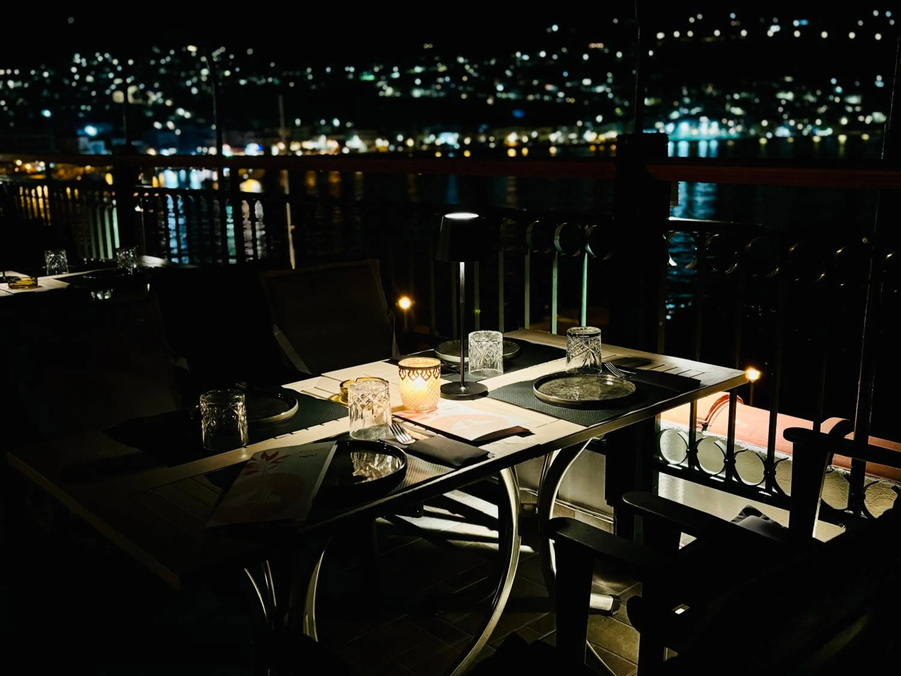 Restaurant/places to eat in Aeolis Hotel