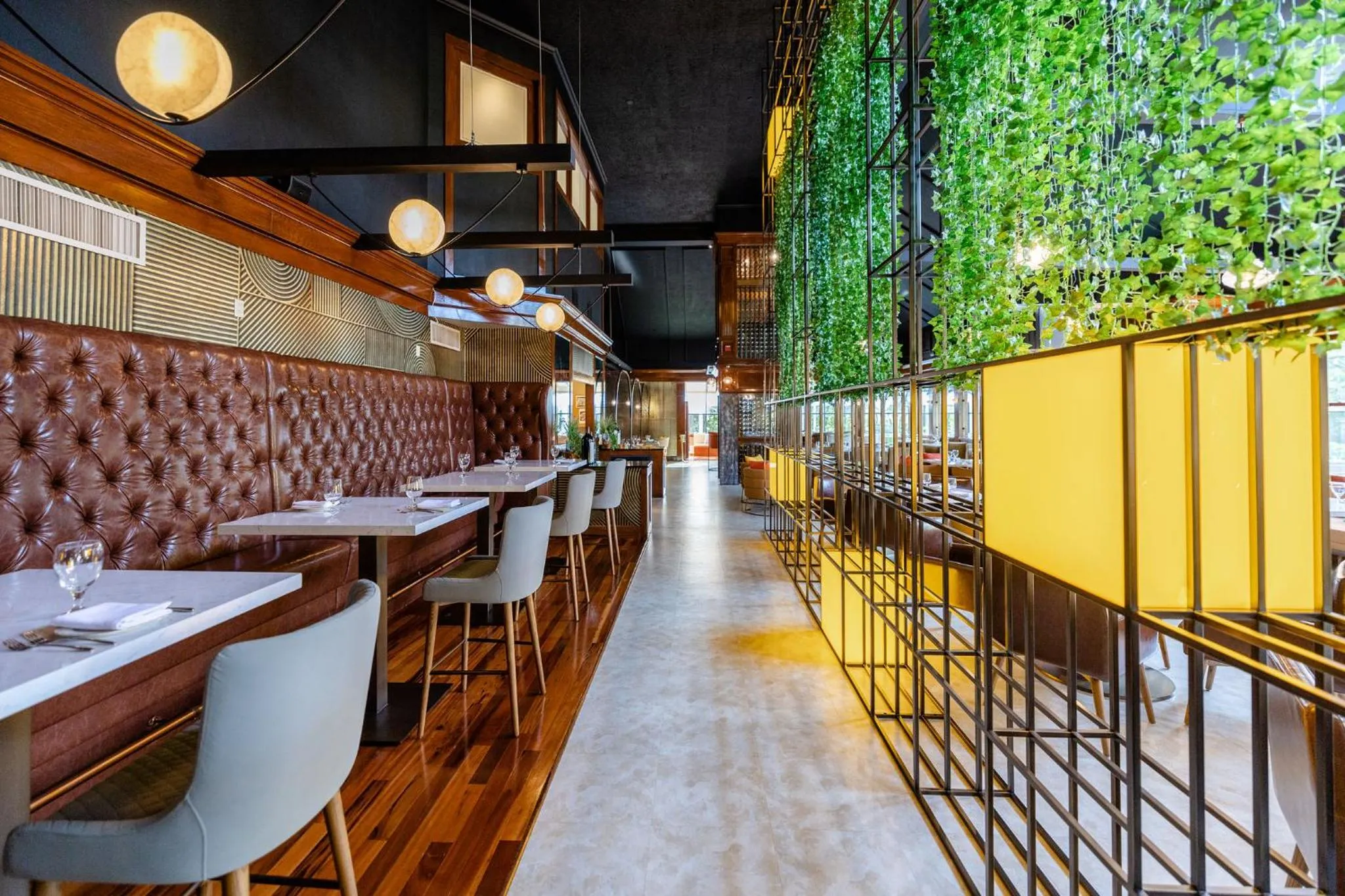 Restaurant/places to eat in Chateau Merrimack Hotel & Spa