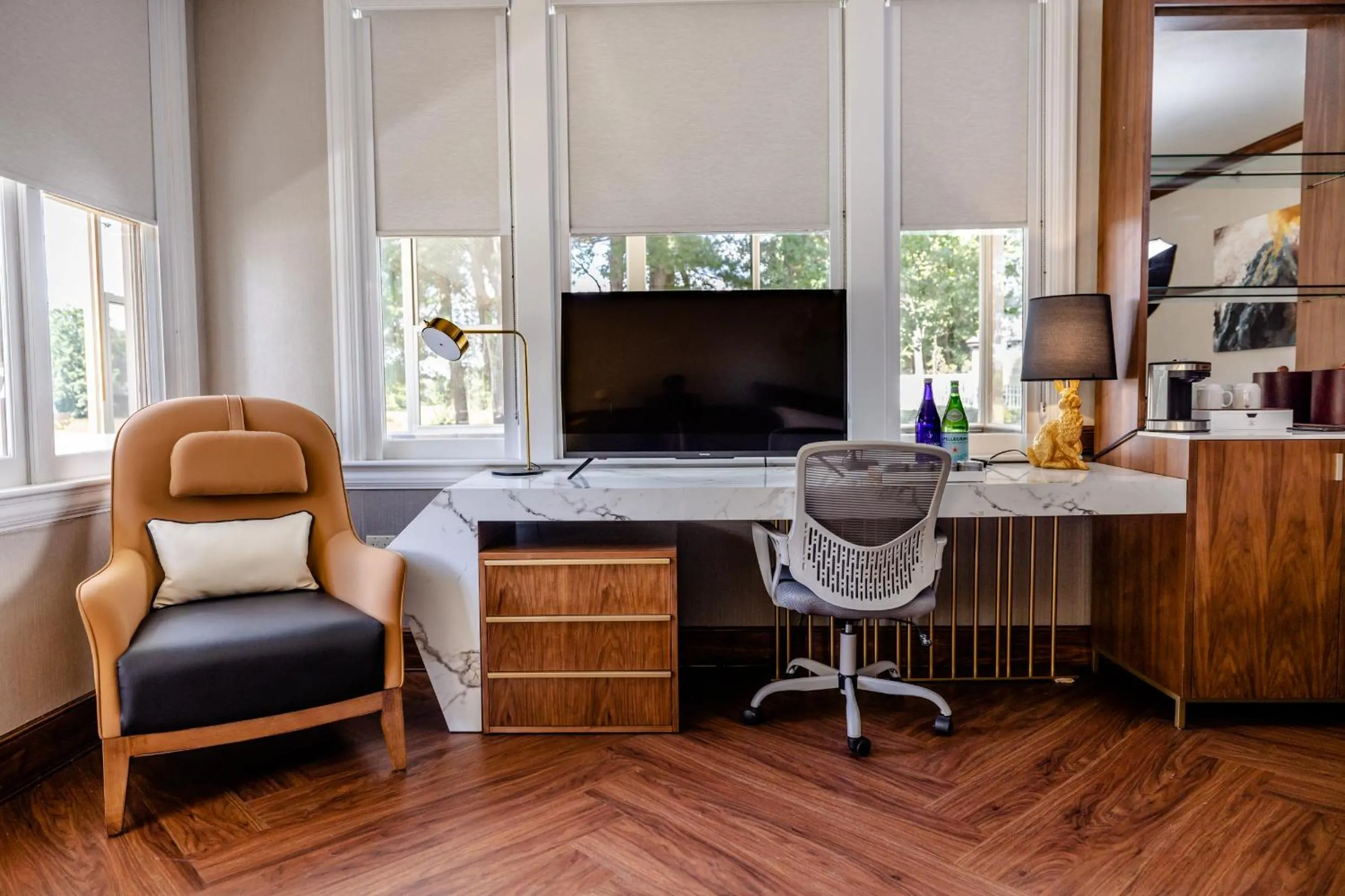 Seating area in Chateau Merrimack Hotel & Spa