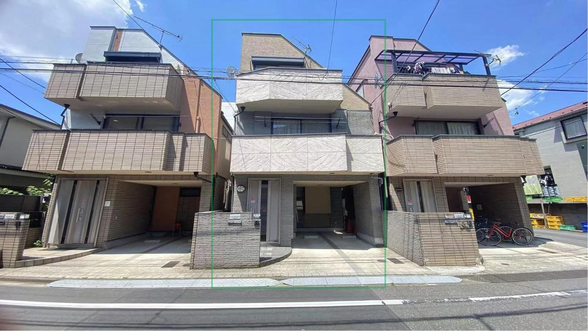 Property building in F1-Upmarket Huose in Shinjuku