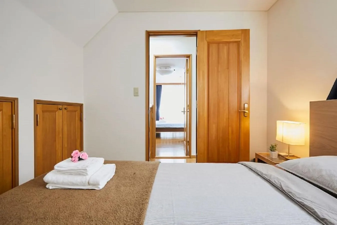 Bed in F1-Upmarket Huose in Shinjuku