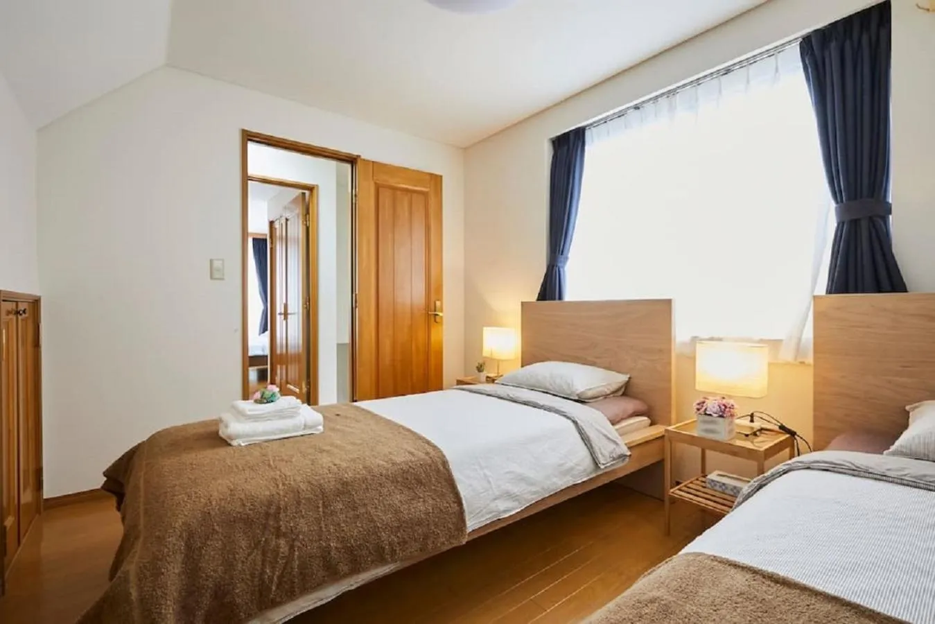 Photo of the whole room, Bed in F1-Upmarket Huose in Shinjuku