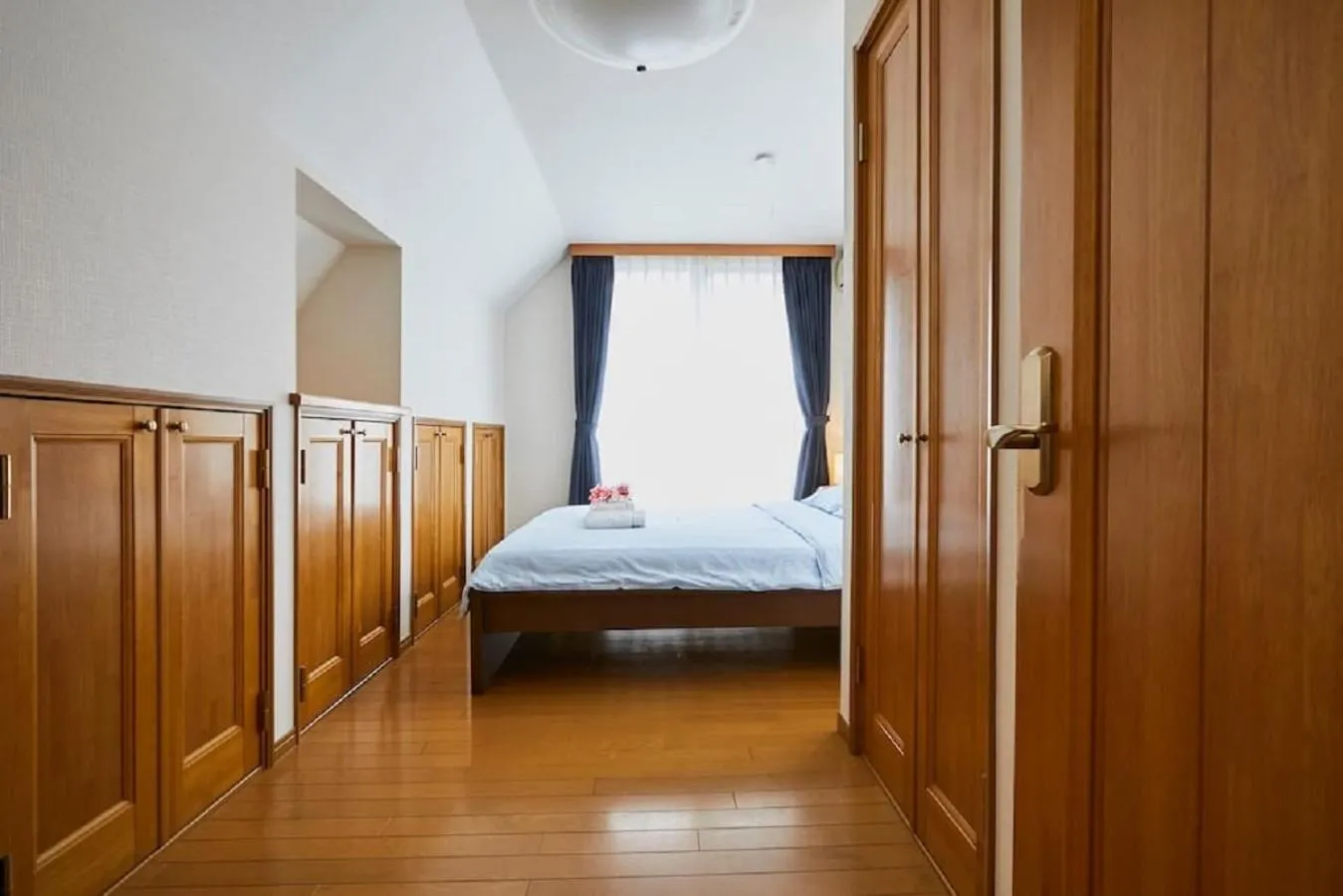 Photo of the whole room, Bed in F1-Upmarket Huose in Shinjuku