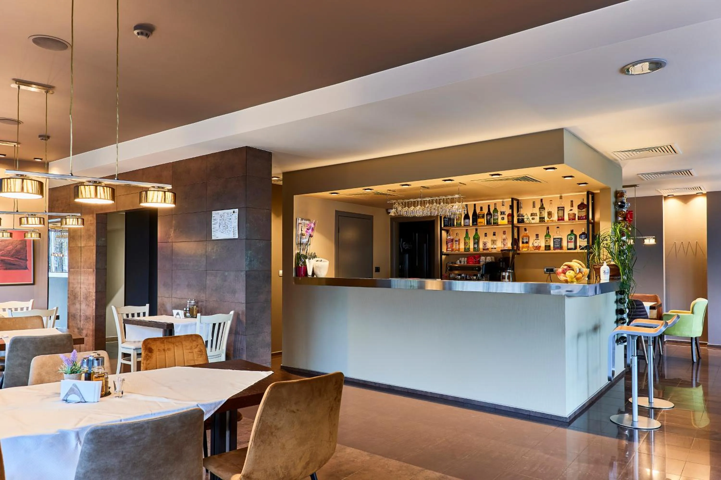 Restaurant/places to eat in Monet Hotel