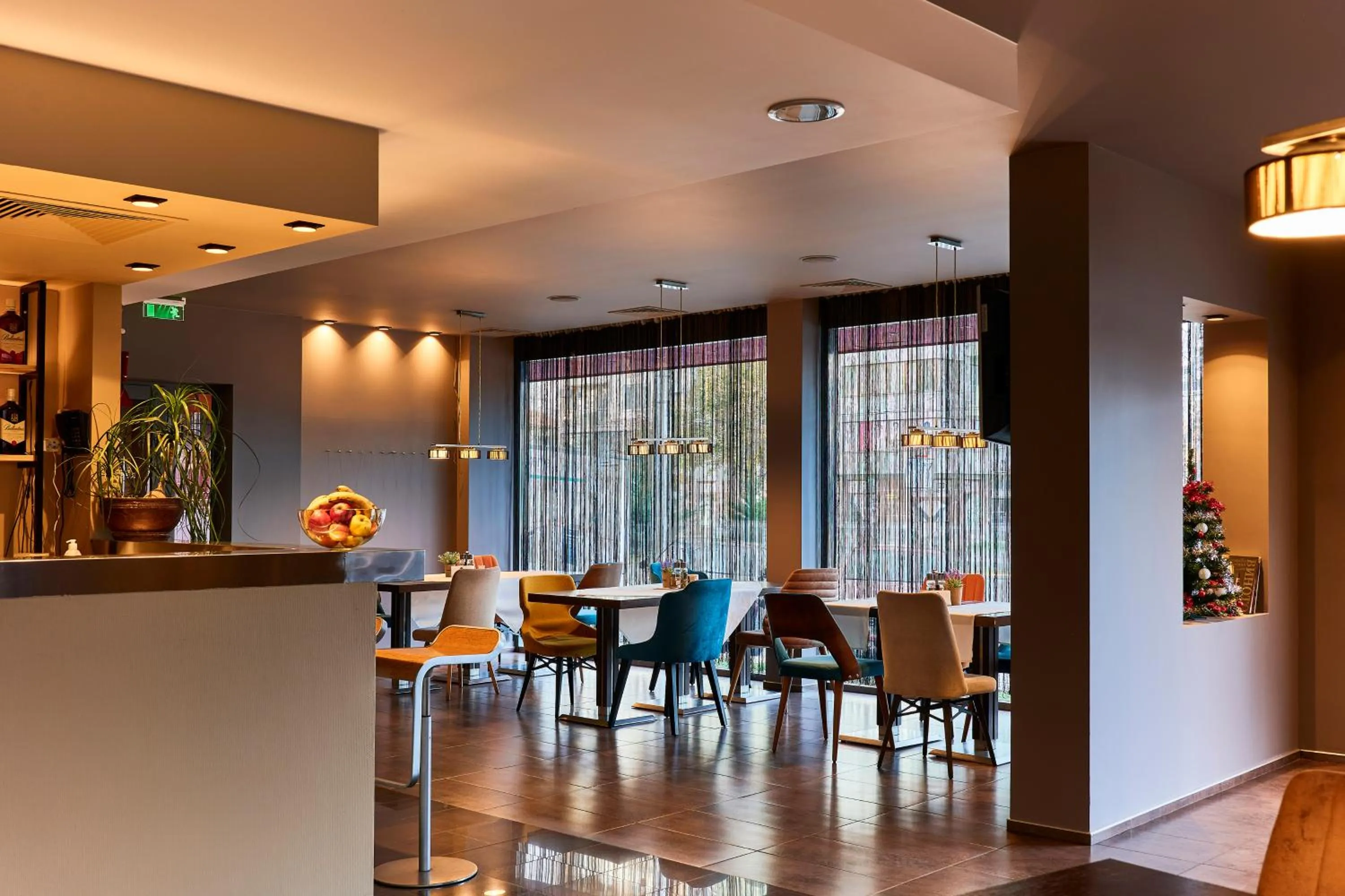 Restaurant/places to eat in Monet Hotel