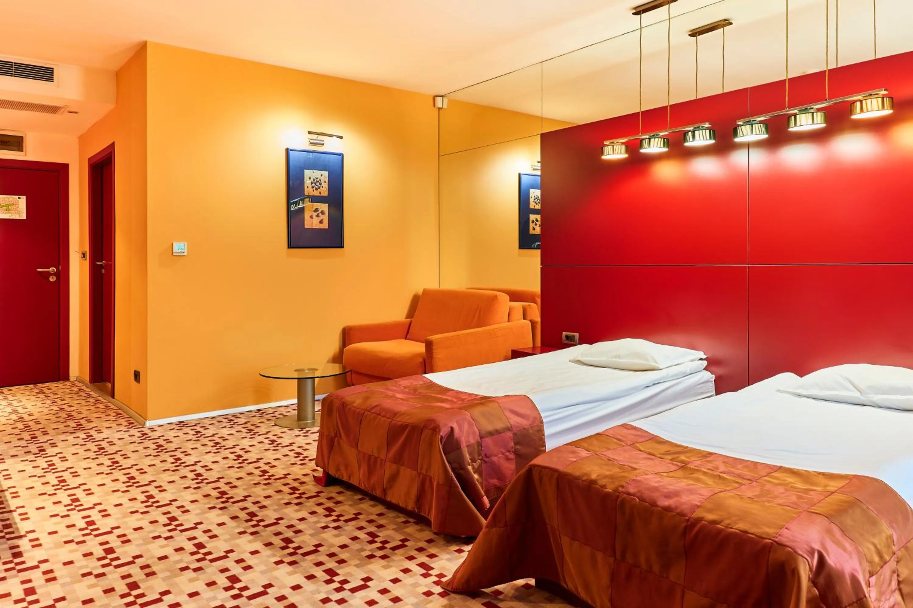 Photo of the whole room, Bed in Monet Hotel