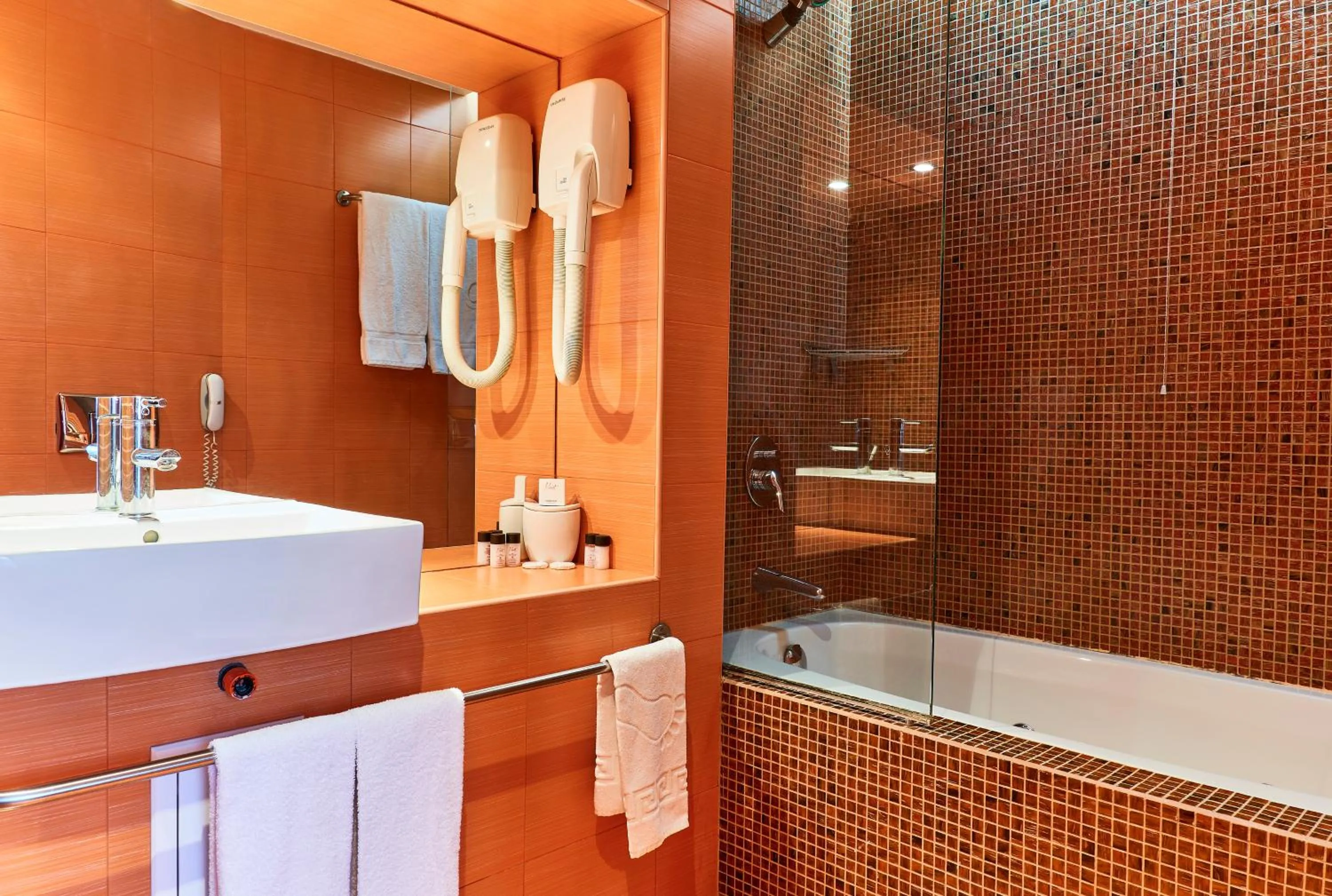 Bathroom in Monet Hotel