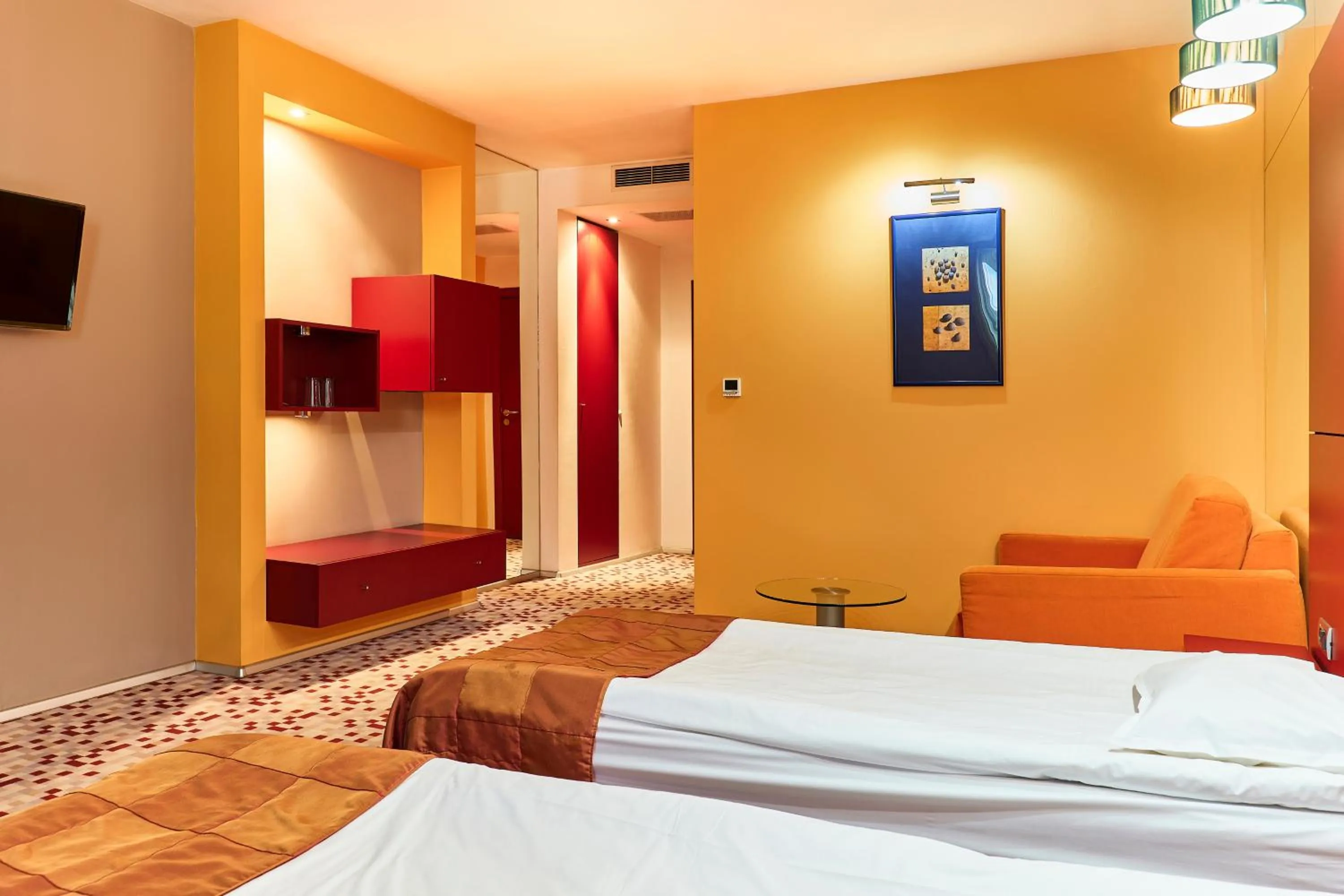 Photo of the whole room, Bed in Monet Hotel