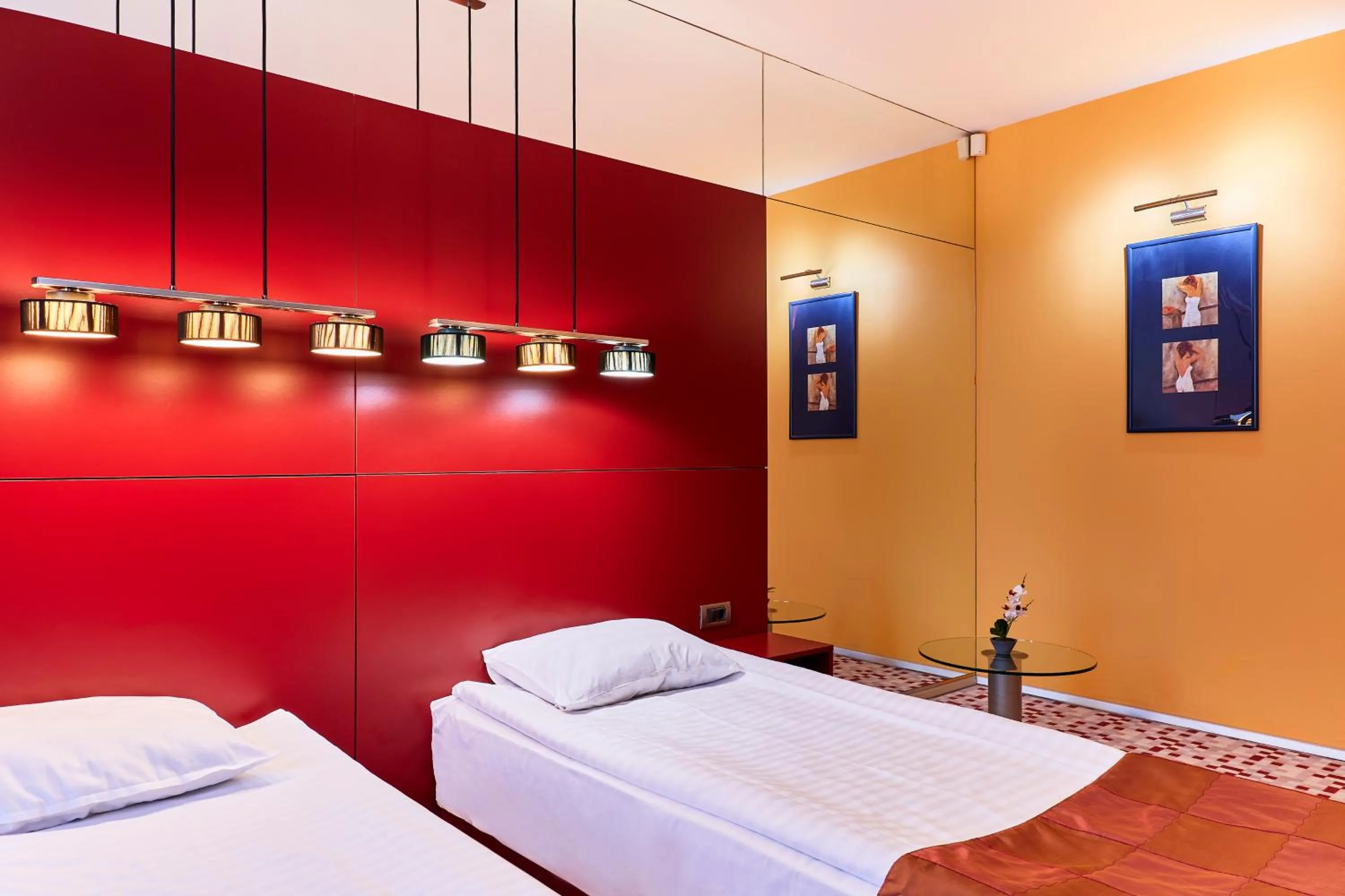 Photo of the whole room, Bed in Monet Hotel