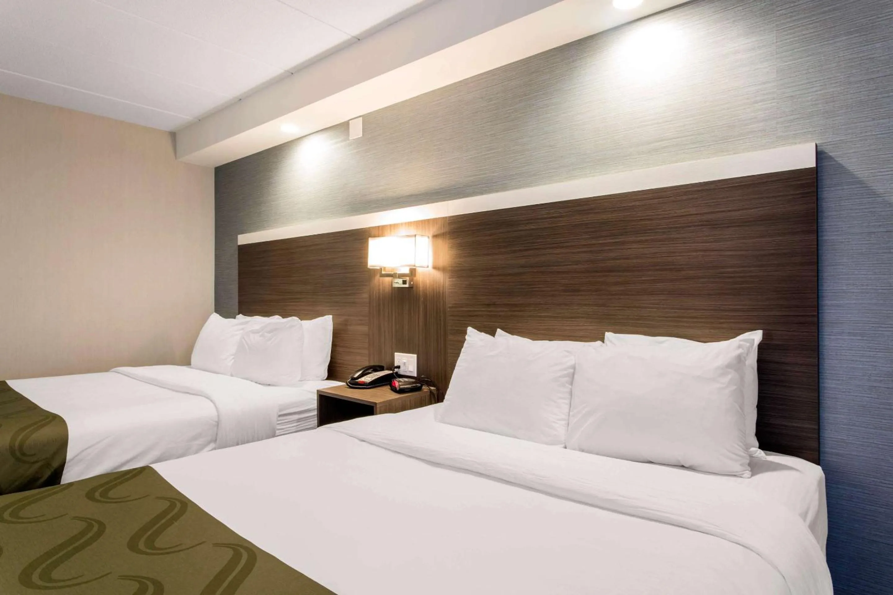 Bedroom, Bed in Quality Inn West Springfield