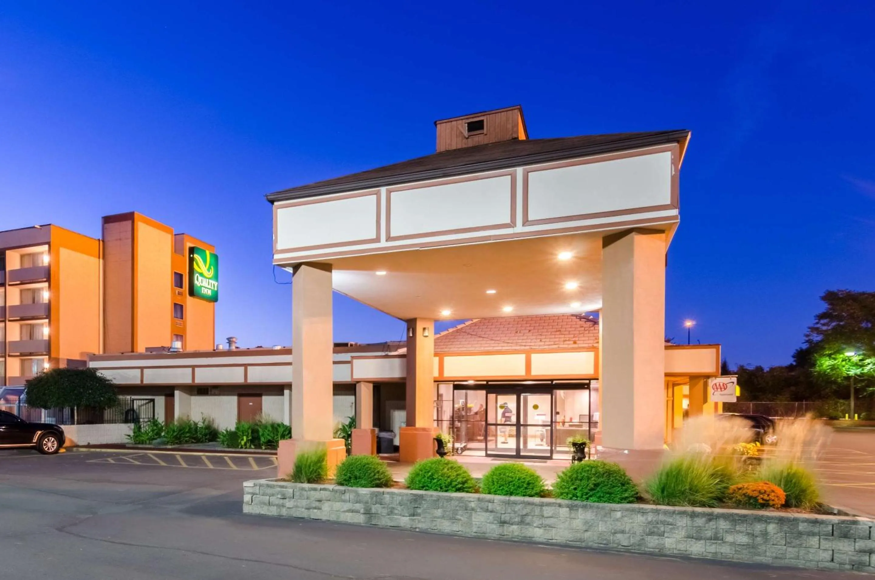 Property building in Quality Inn West Springfield