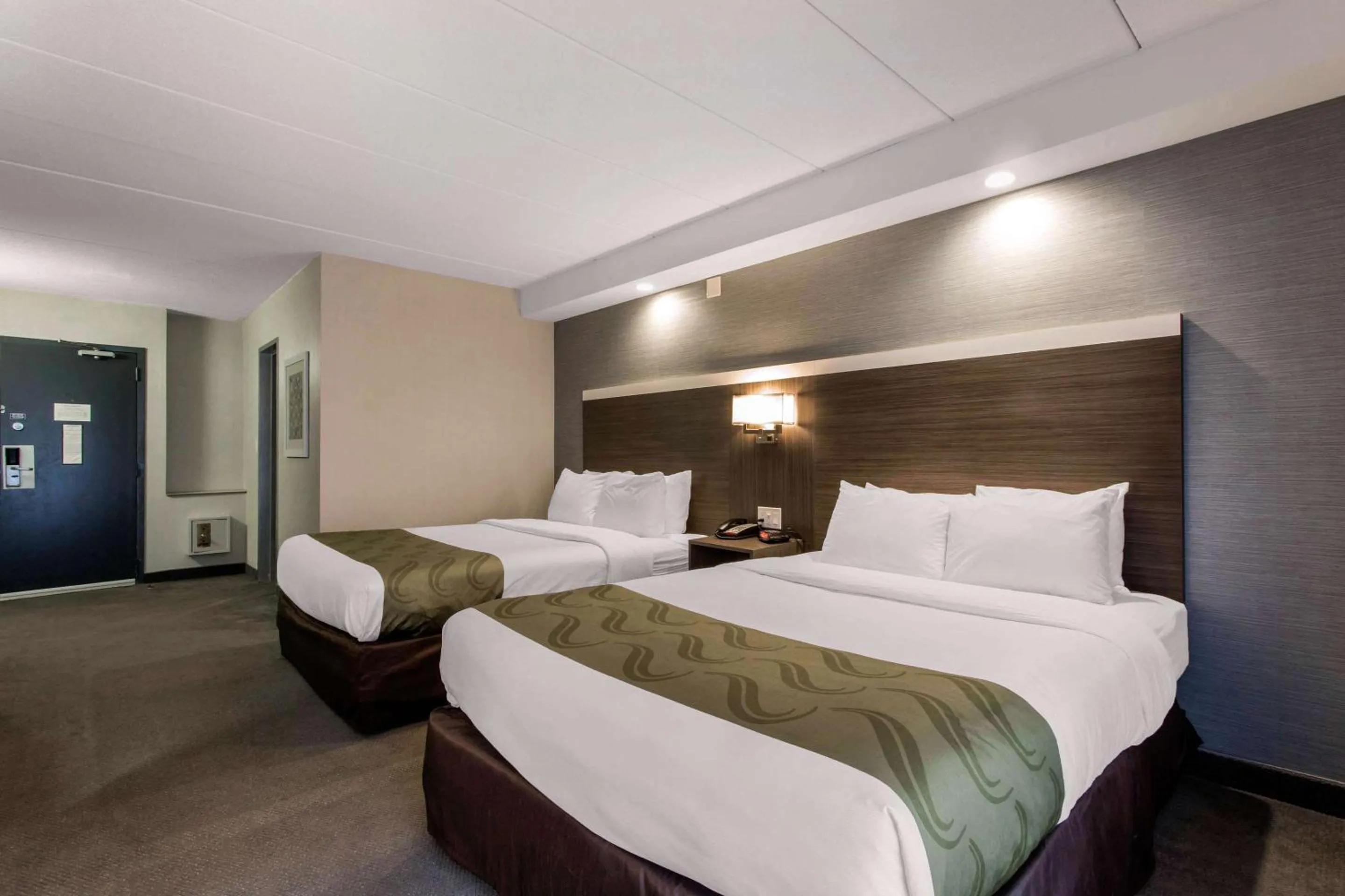 Bedroom, Bed in Quality Inn West Springfield