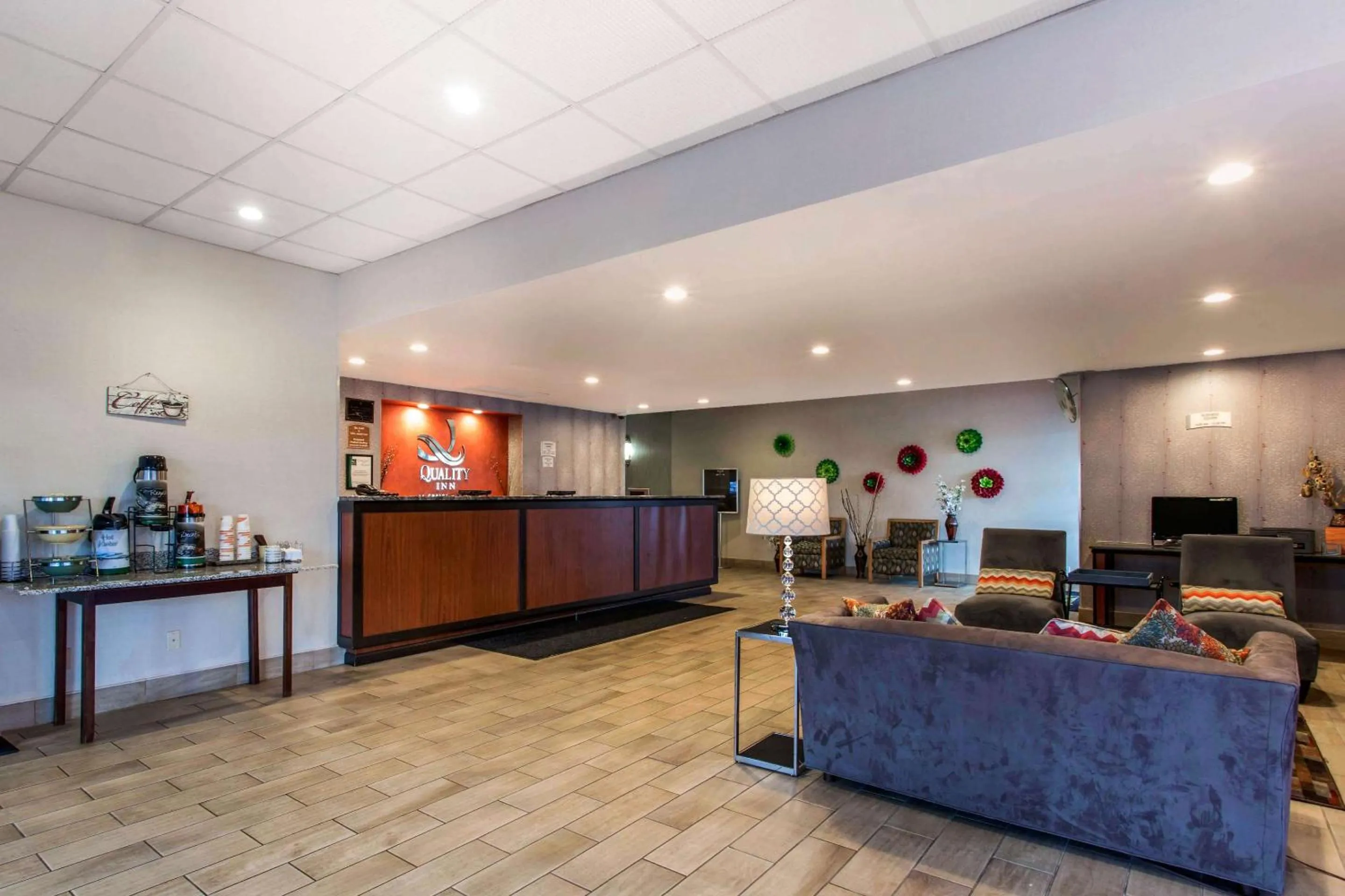 Lobby or reception in Quality Inn West Springfield