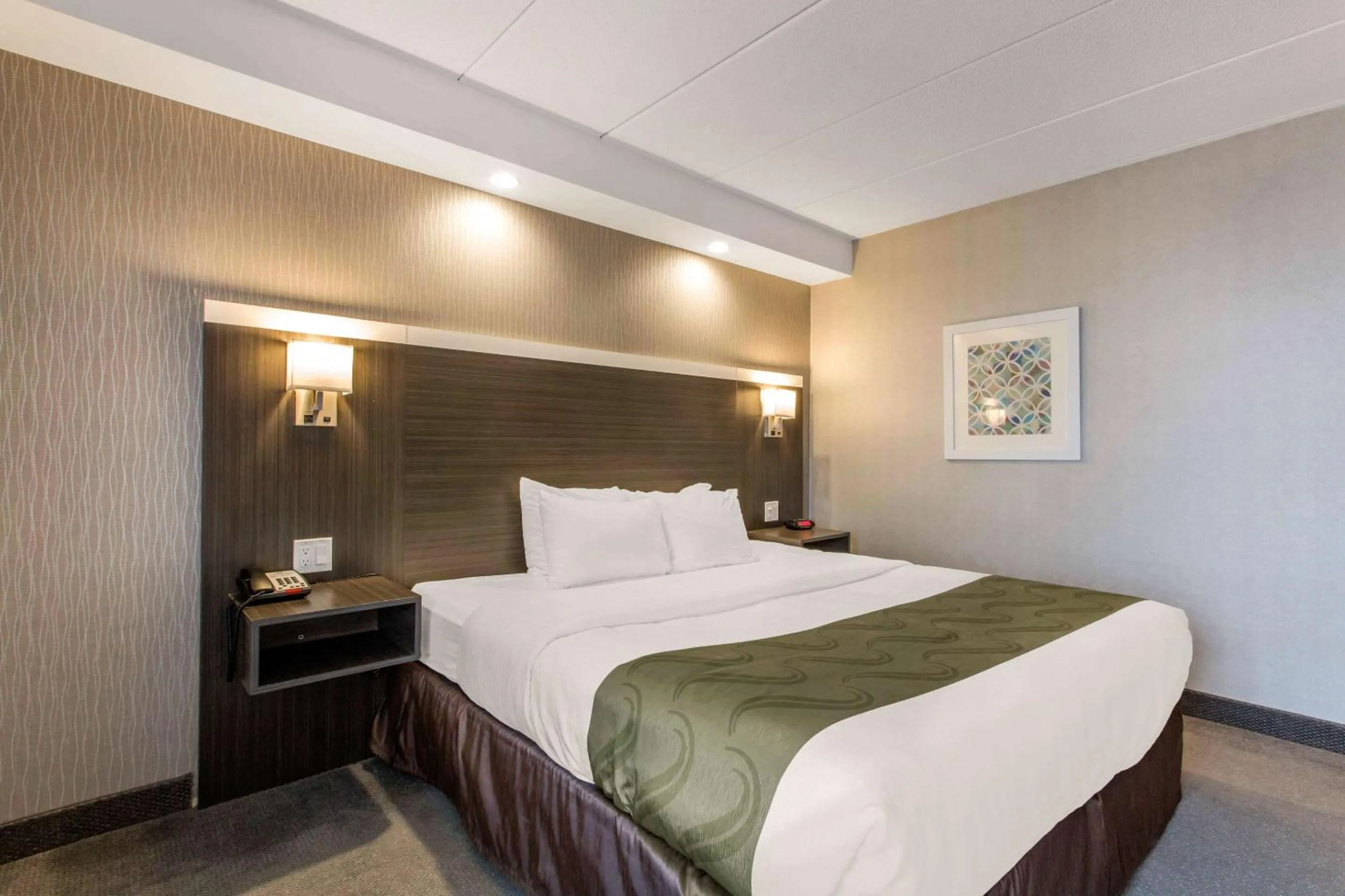 Bedroom, Bed in Quality Inn West Springfield