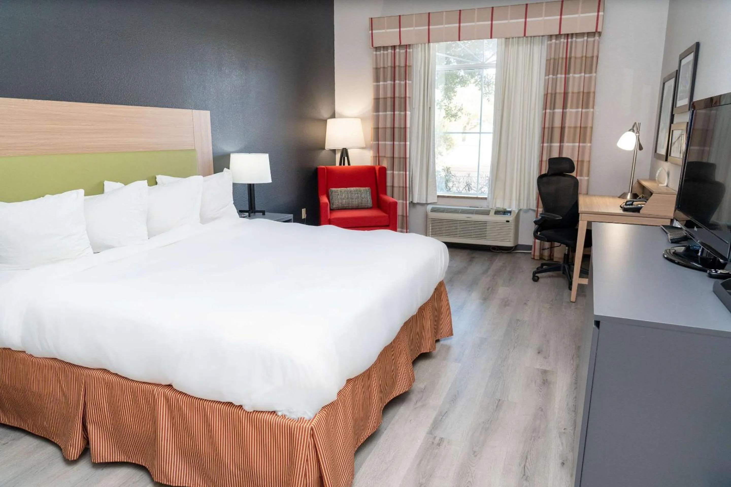 Bedroom, Bed in Country Inn & Suites by Radisson, College Station, TX