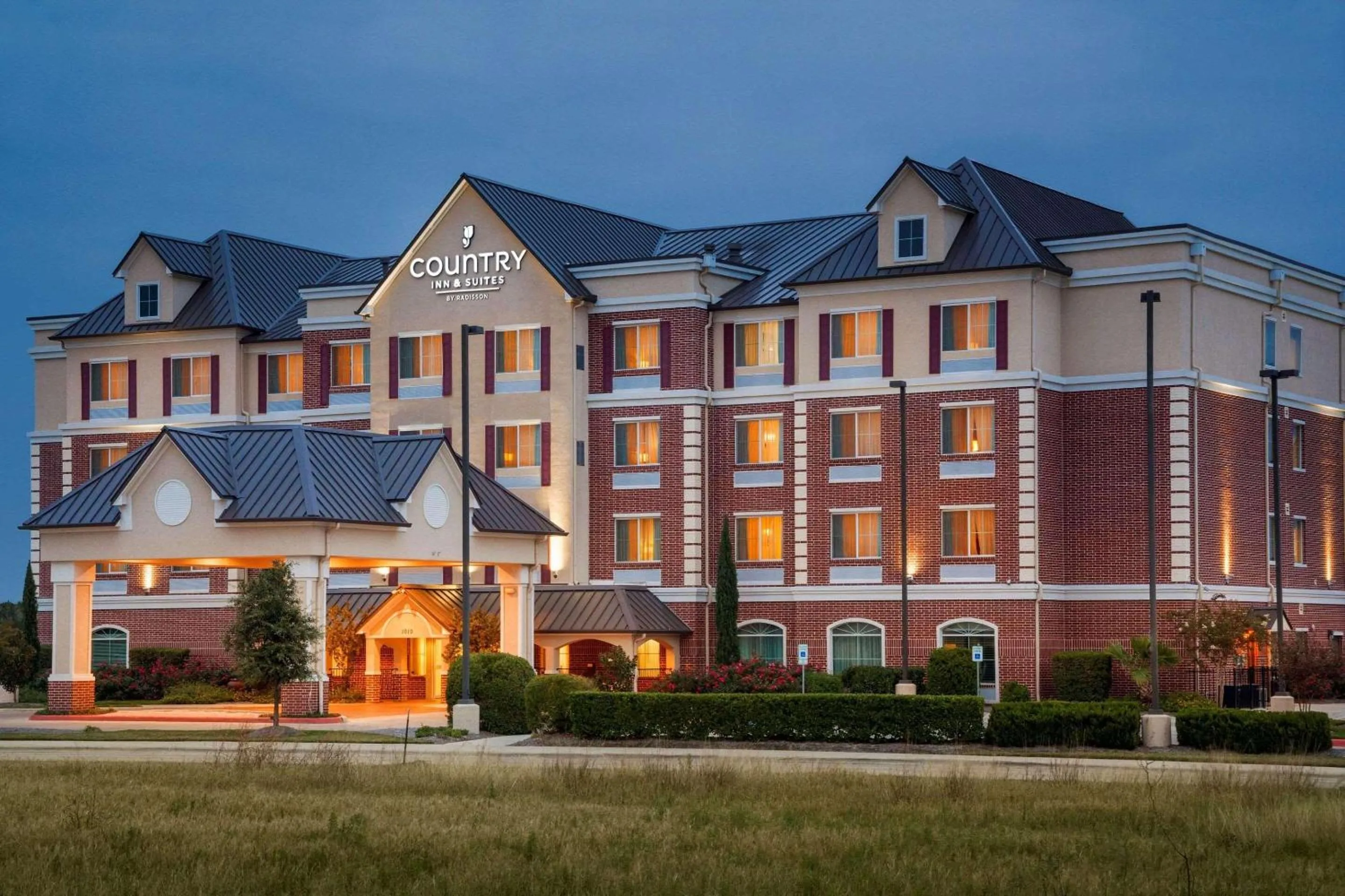 Property building in Country Inn & Suites by Radisson, College Station, TX