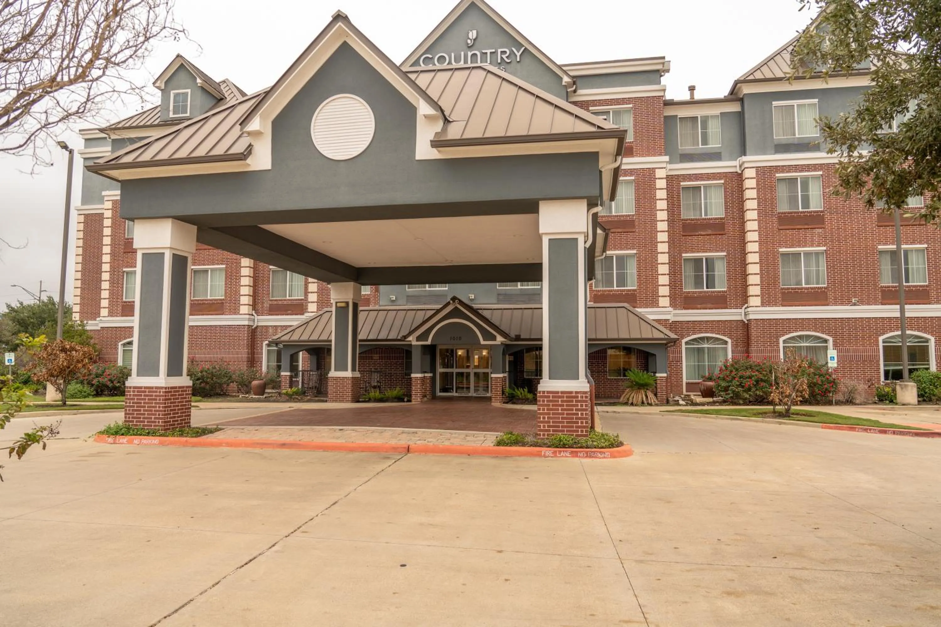 Property building in Country Inn & Suites by Radisson, College Station, TX