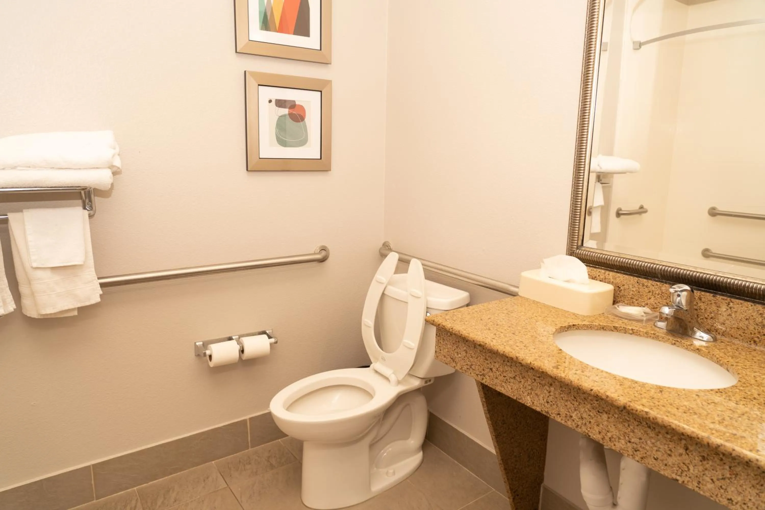 Queen Room with Two Queen Beds - Disability Access in Country Inn & Suites by Radisson, College Station, TX