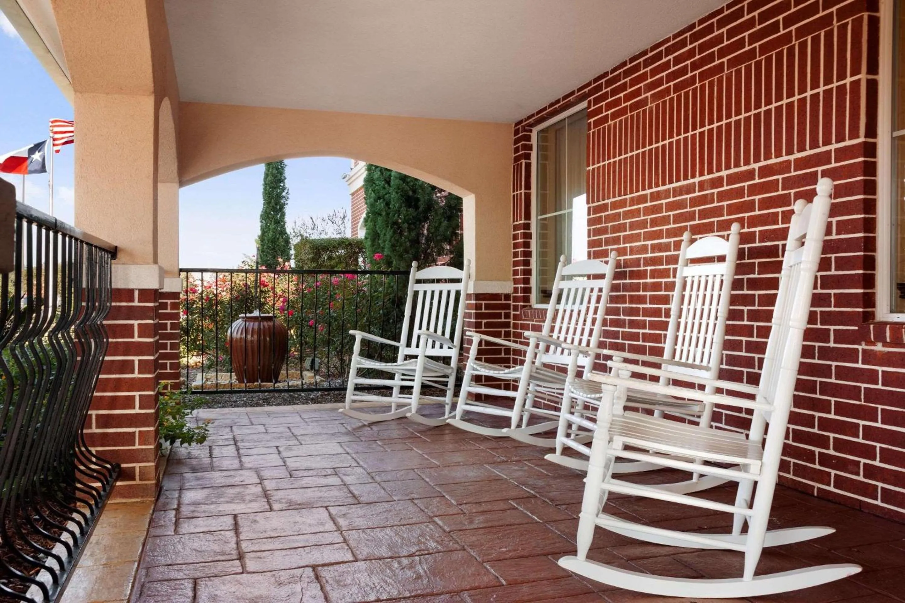 Property building in Country Inn & Suites by Radisson, College Station, TX